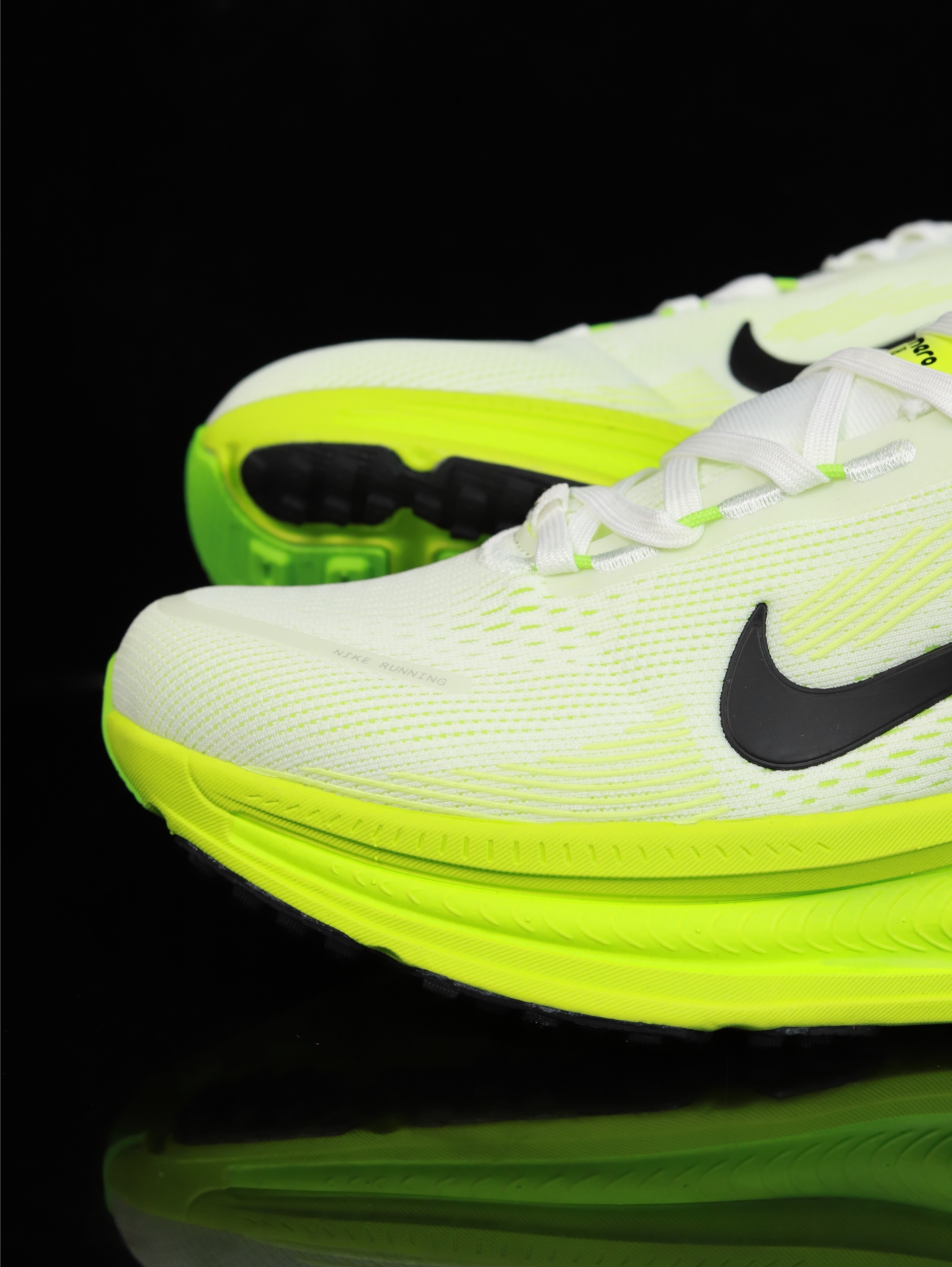 Nike Vomero 18 HM6804-102