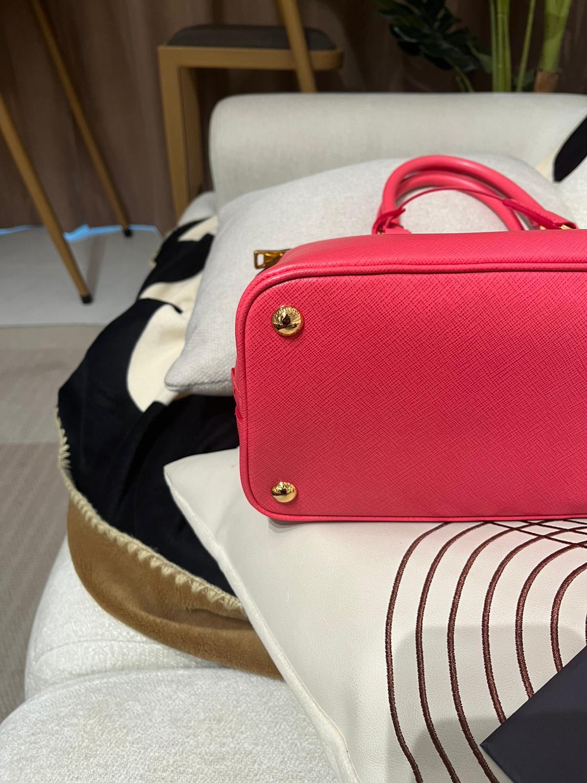 Prada 2Way Bag 十字紋牛皮 100%Authentic, 98%New✅證書✅dust bag