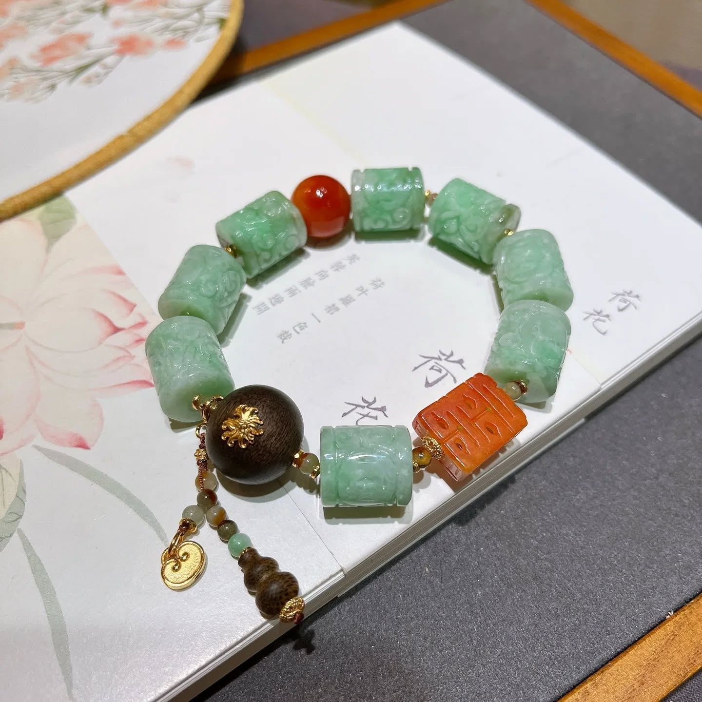 天然翡翠迴紋珠手鍊料子水頭極佳，顏色辣