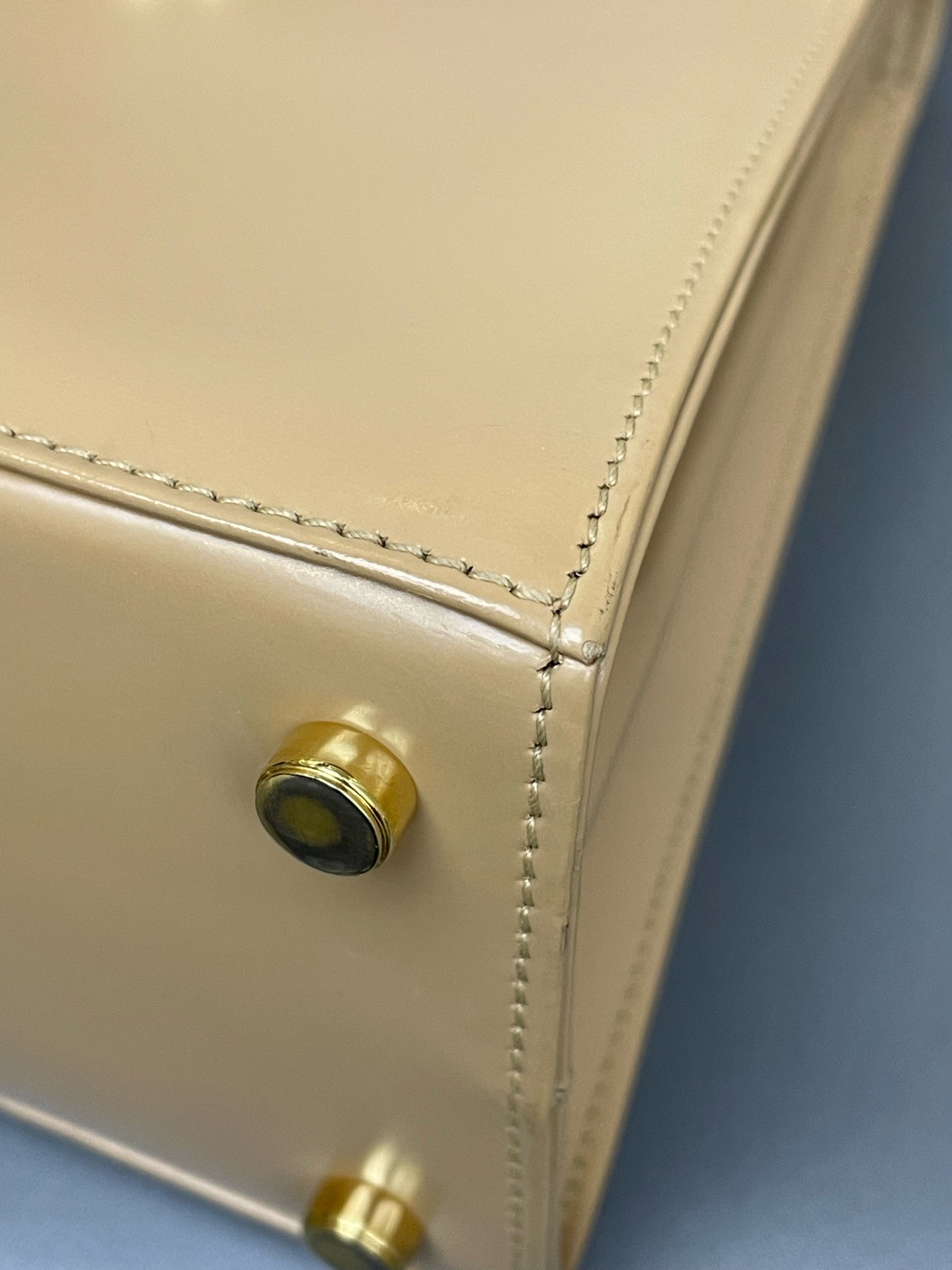 【預訂貨品】Ferragamo現代款奶茶色mini tote