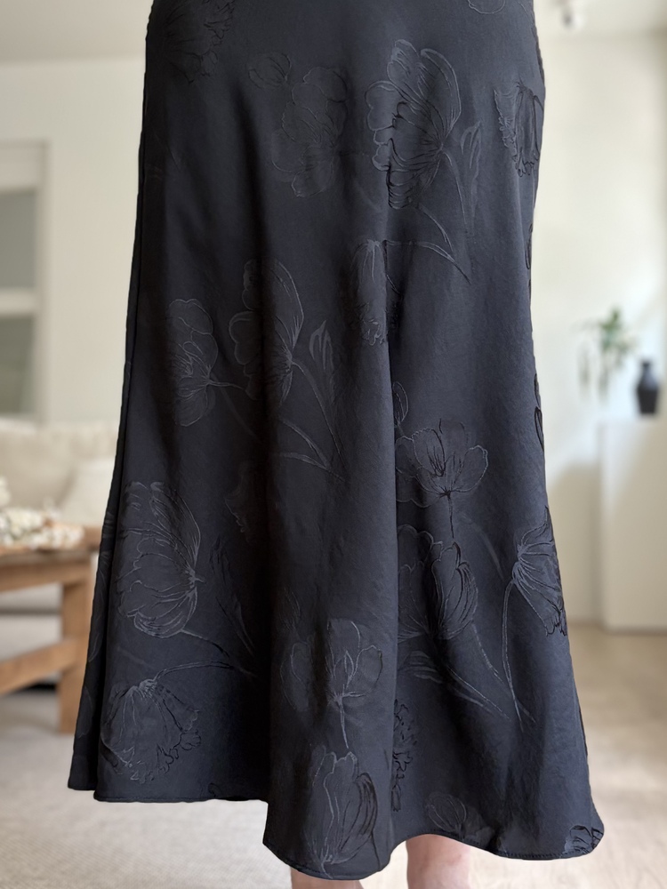 Floral Silky Skirt (Black)