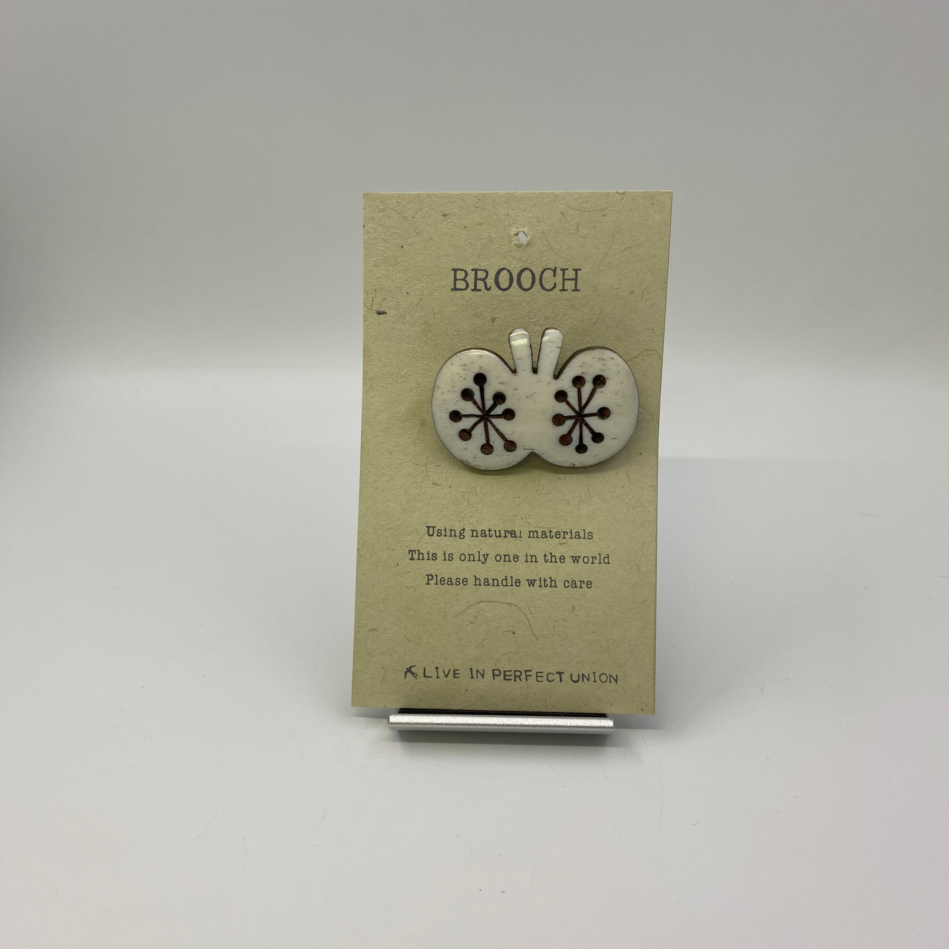 蝴蝶胸針(象牙白）