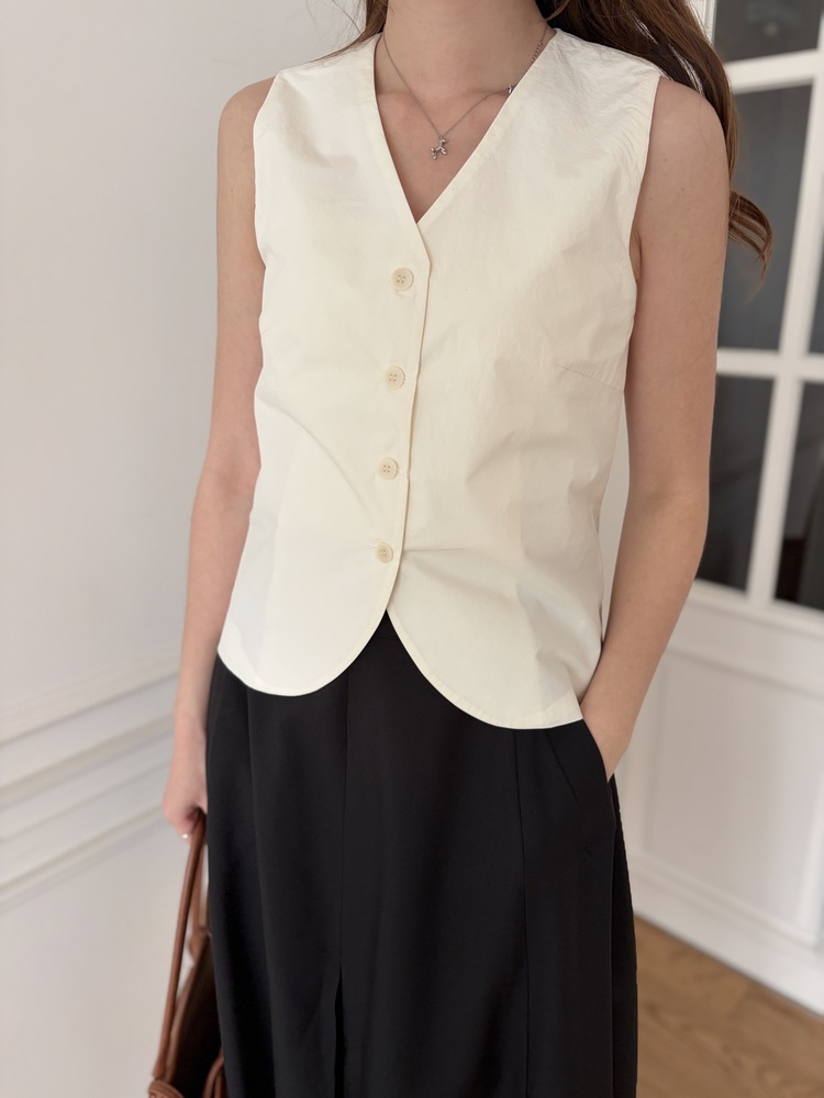 Minimal Buttoned Vest (Ivory)