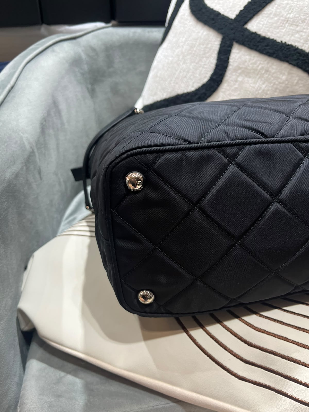 Prada nylon shoulder bag  100%Authentic ,98%new✅dust bag