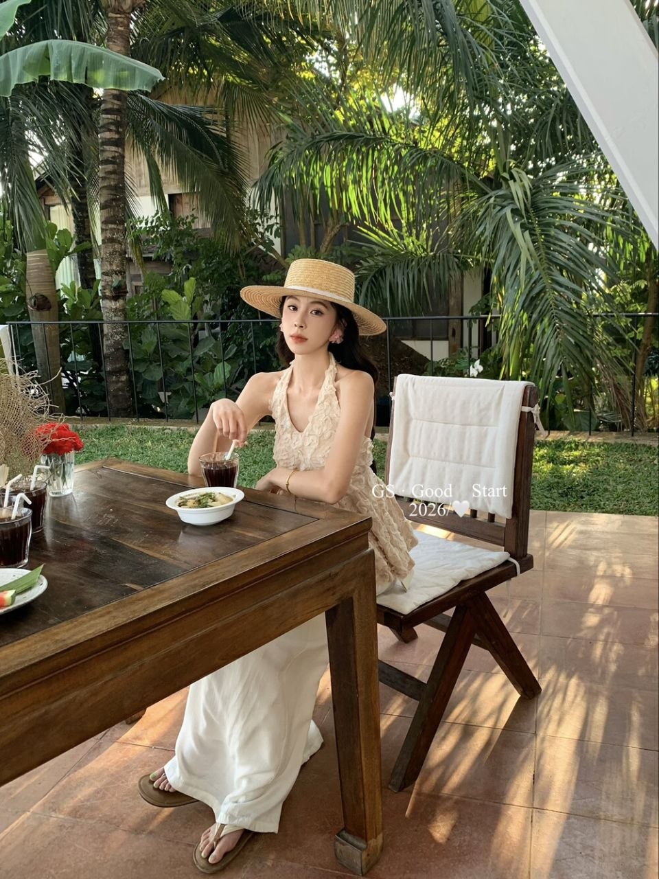 4549 GS START "ROSÉE PETALINE HALTER TOP”