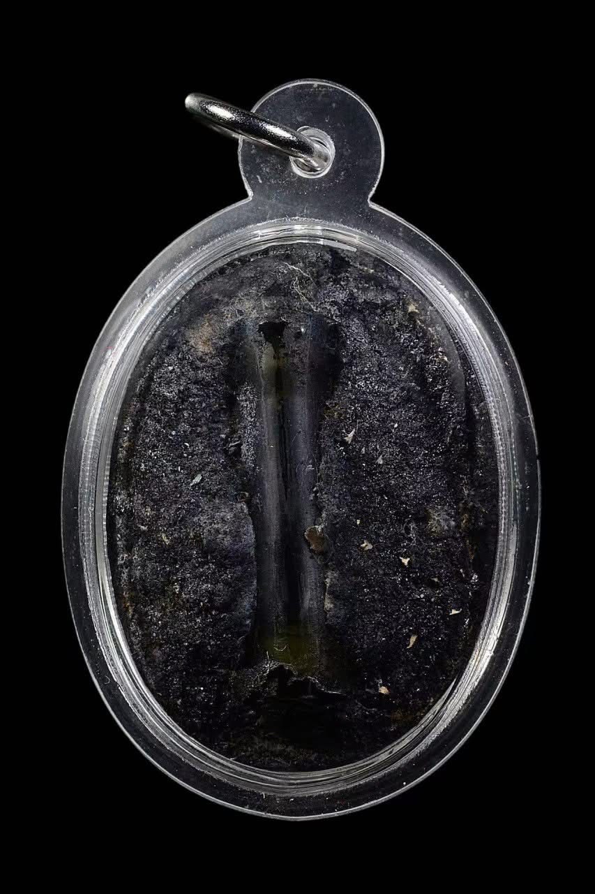 巳故黑法名師：阿贊哇啦 阿贊wala2547 拜師會版布週十面派 虎頭魯士locket 背母子骨 派古曼粉 以及塔固 派粉油 大師迷的必收聖物。 控靈驅邪 成願功效全面。跟tpz驗證咭卡。