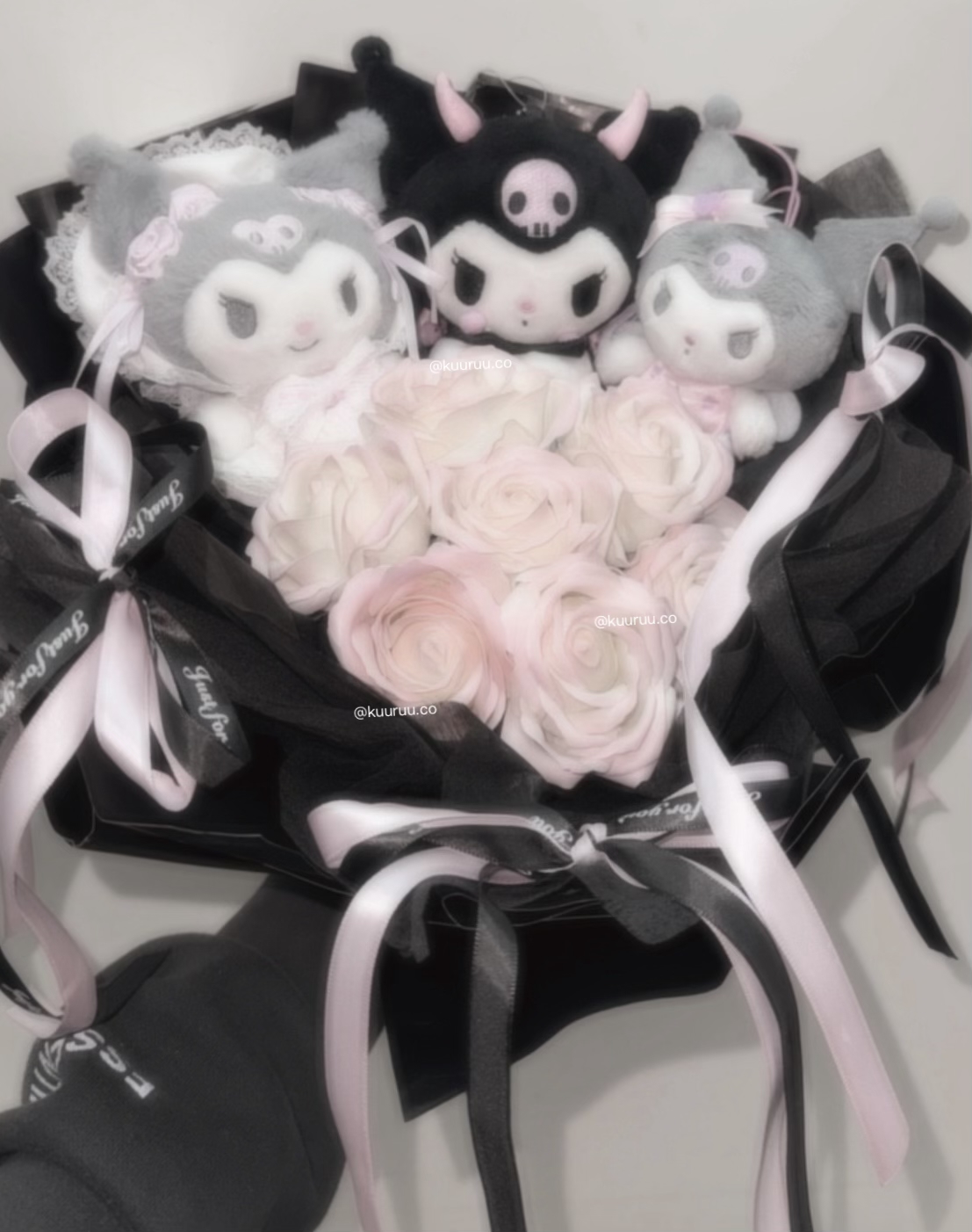 現貨｜情人節必備 𝐁𝐋𝐀𝐂𝐊 & 𝐏𝐈𝐍𝐊 🖤💖Kuromi公仔+淡粉紅色玫瑰永生花束