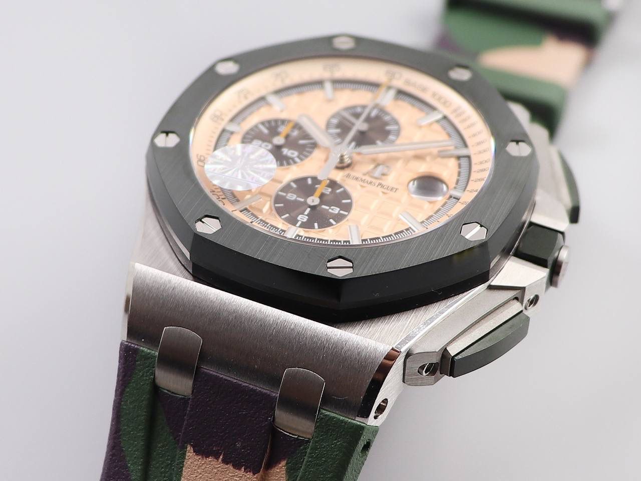 A P26400绿陶＂迷彩＂系列，直径44MM，钢壳绿色陶瓷圈绿色陶瓷按的把的！搭载订制版12H计时3126机芯，特制的顶级＂军绿迷彩＂橡胶带最强版＂26400＂系列🔥💯