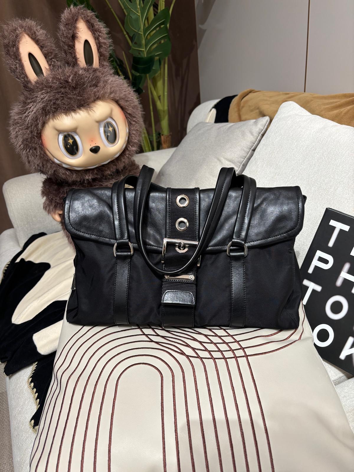 Prada nylon calfskin shoulder bag 100%Authentic,95%new 