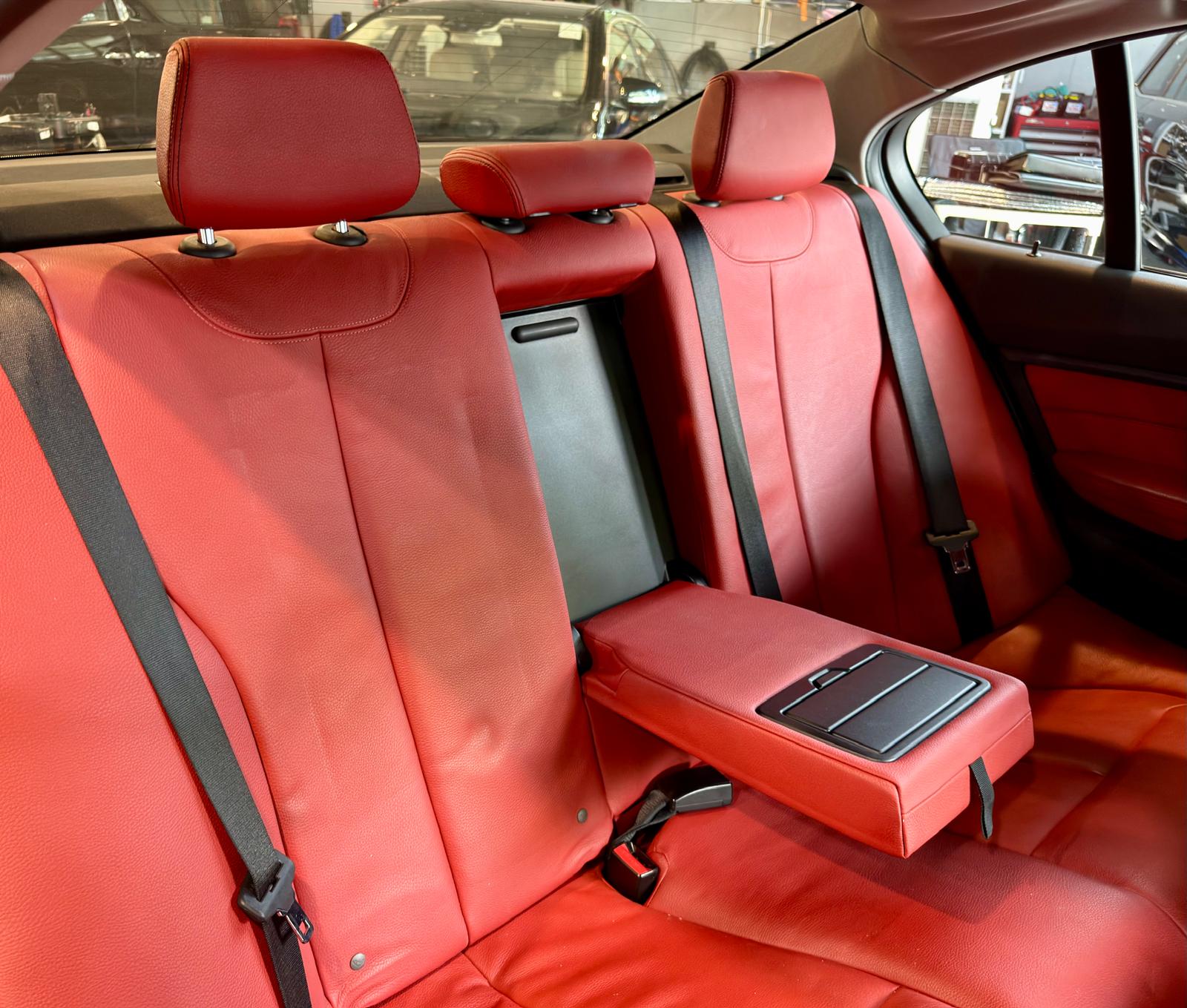 B.M.W. 328i Saloon Sport (F30) 2012