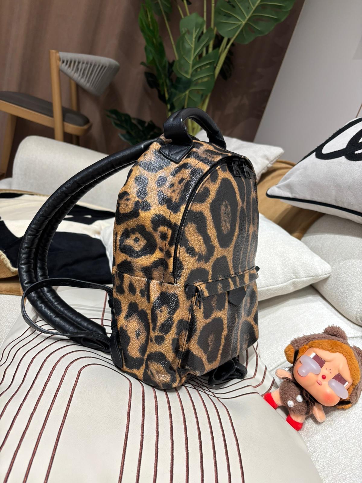 LV Palm Springs PM Leopard Print Backpack M52020 100%Authentic, 95%New ✅Dust bag