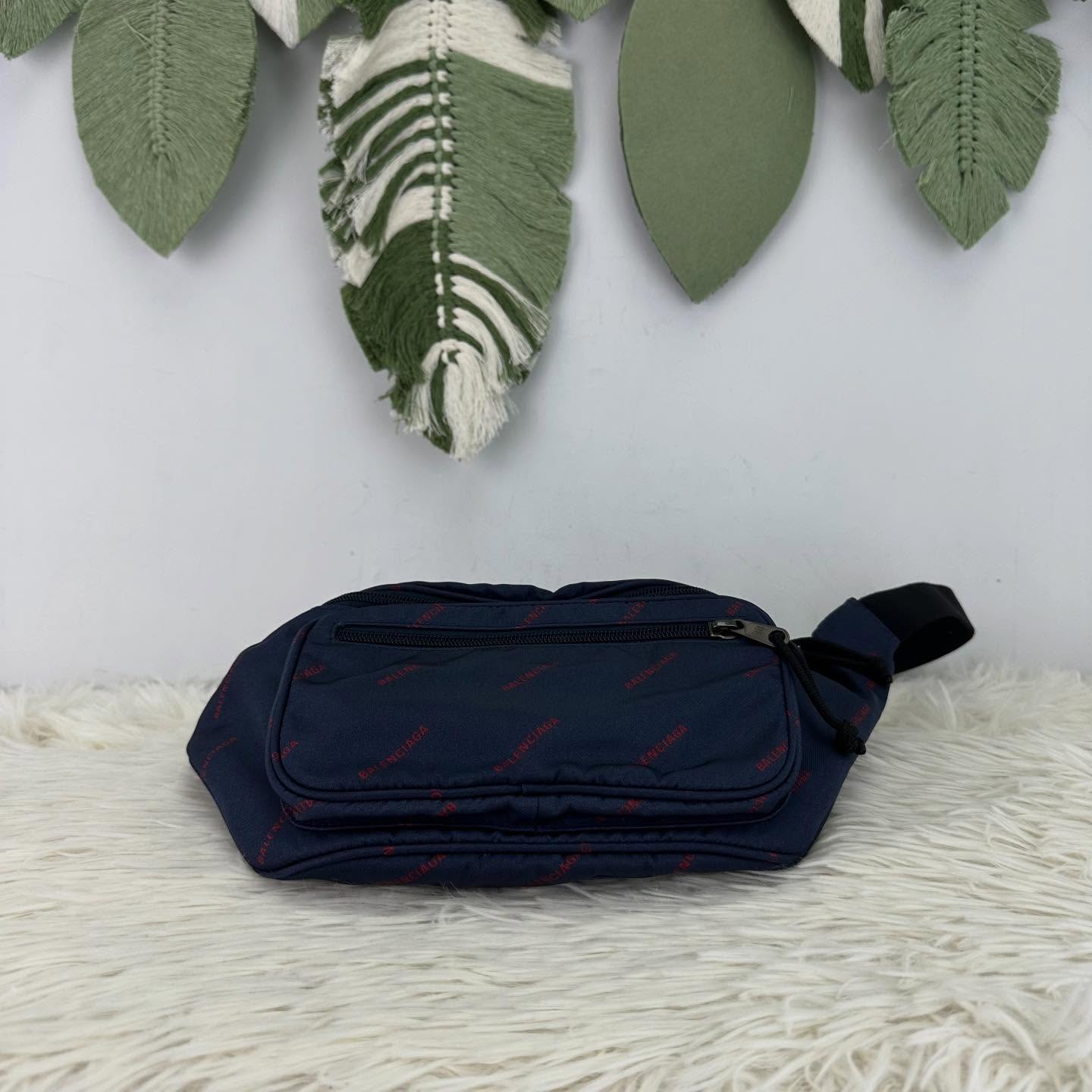 BALENCIAGA🤍PRE OWNED 經典藍色印花尼龍 胸口包 腰包💙