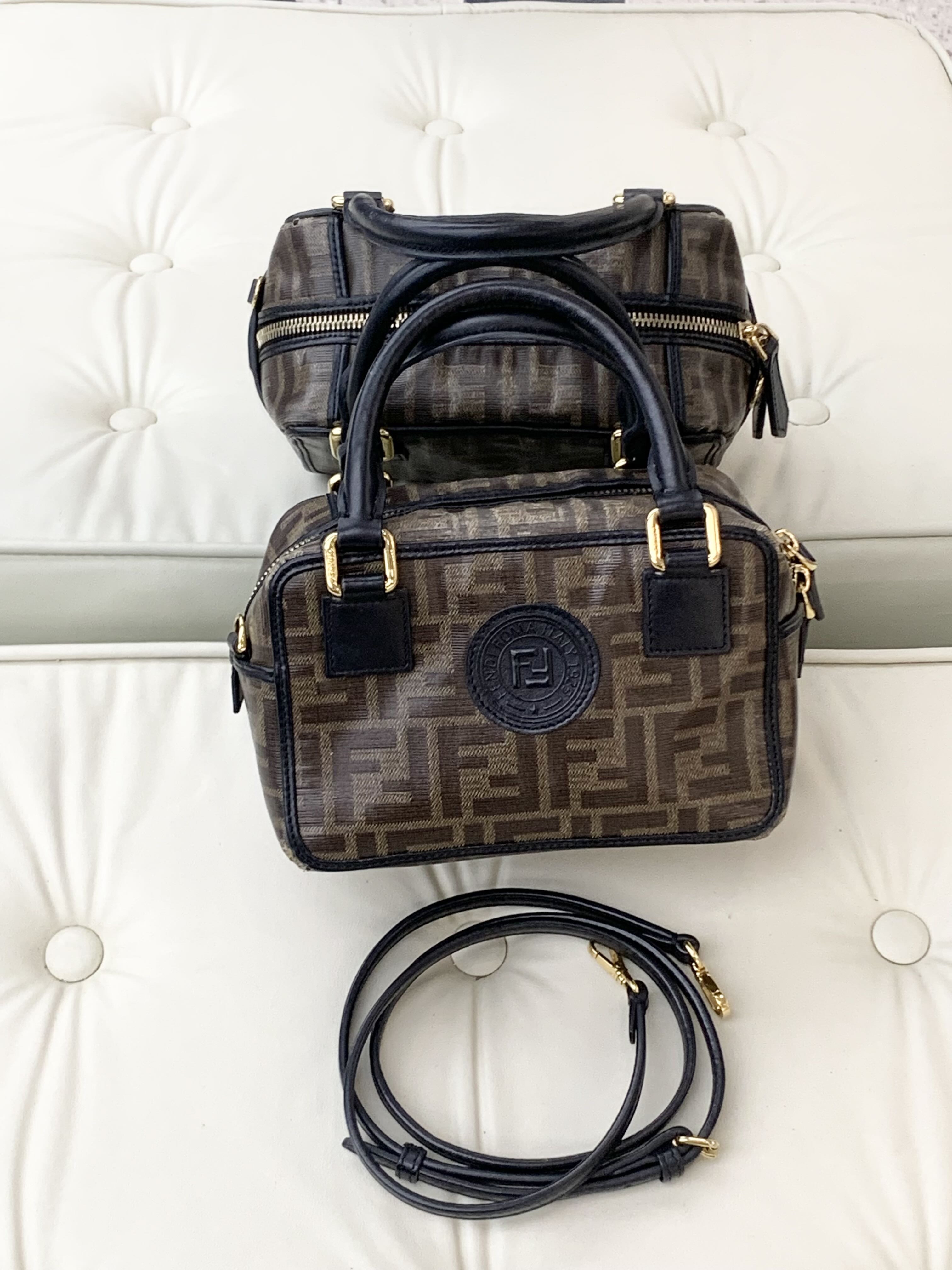 【預訂貨品】FENDI Zucca經典老花相機包