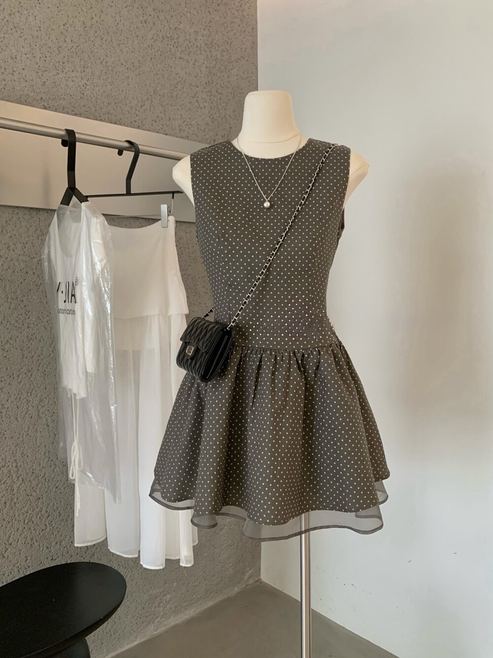 网纱拼接设计感收腰显瘦波点公主短裙连衣裙Polka dot sleeveless dress with sheer hem
