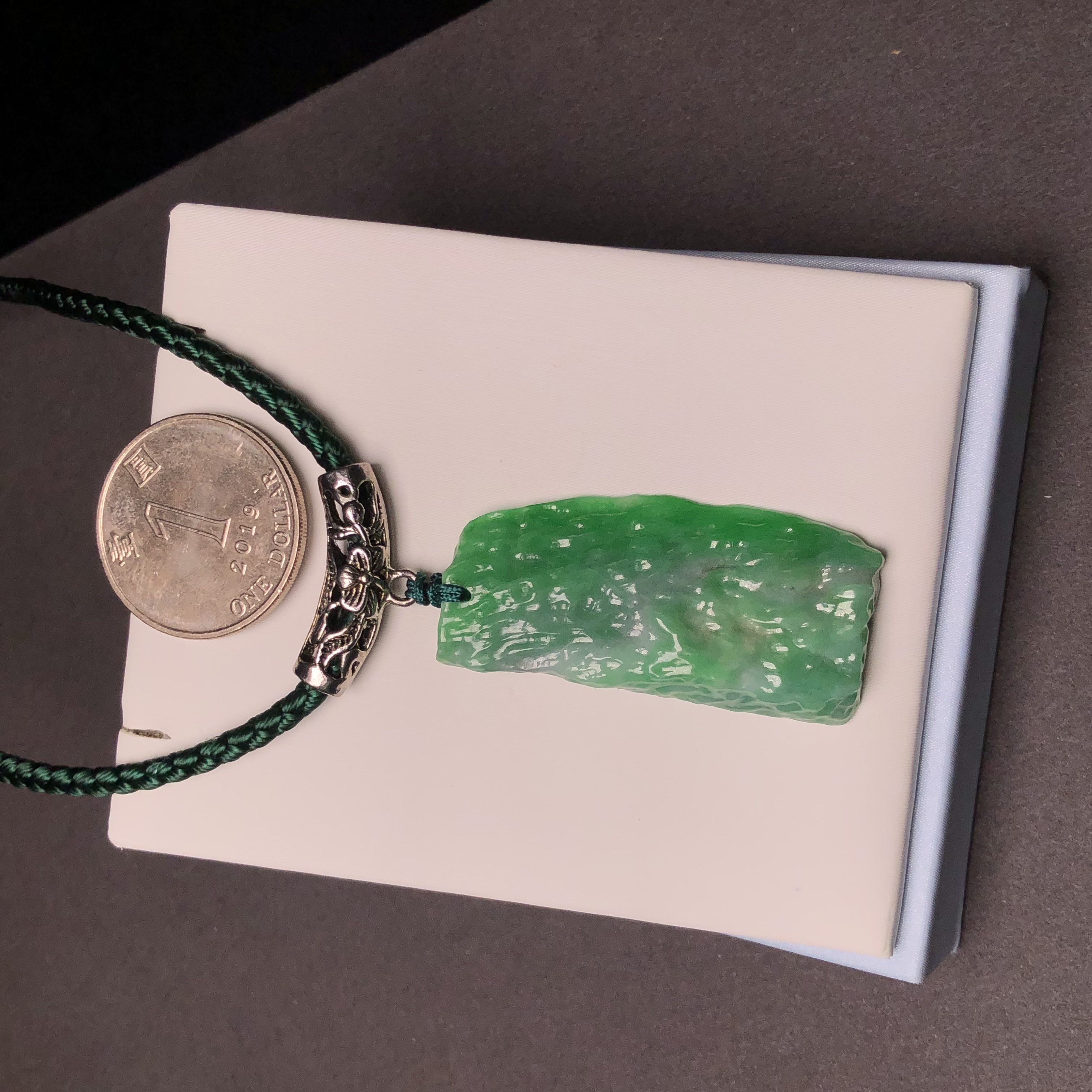 #B08755 🎁翠色原石吊墜