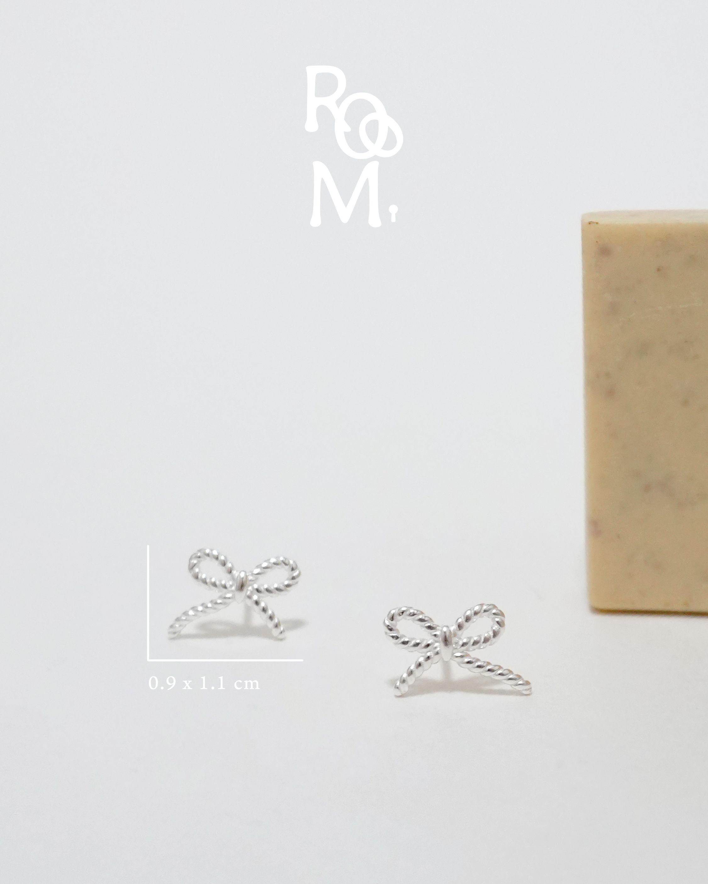 Woven Sleek Bow Earrings 