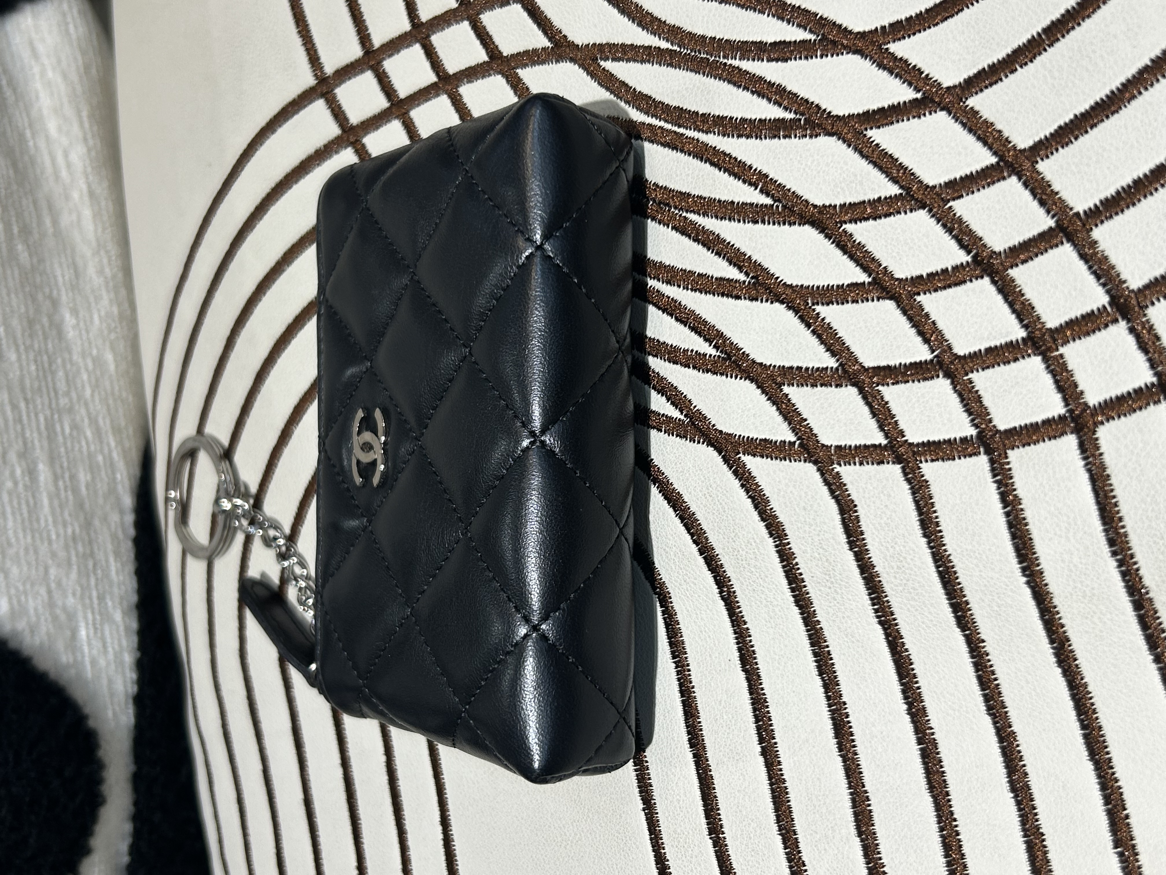 Chanel Classic CC Zip Pouch 小牛皮 100%Authentic, 98%New ☑️17Card☑️Box