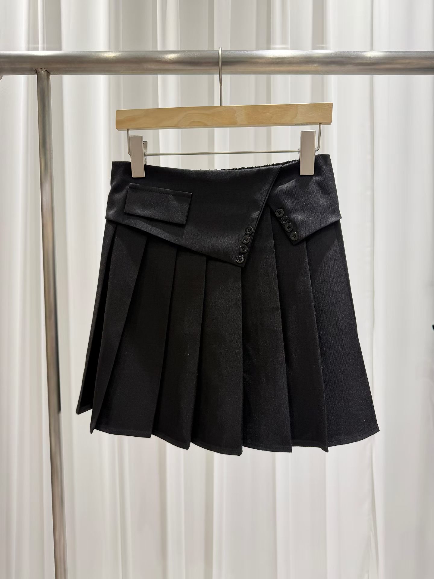 CT24 學院風不規則排釦百褶短裙
