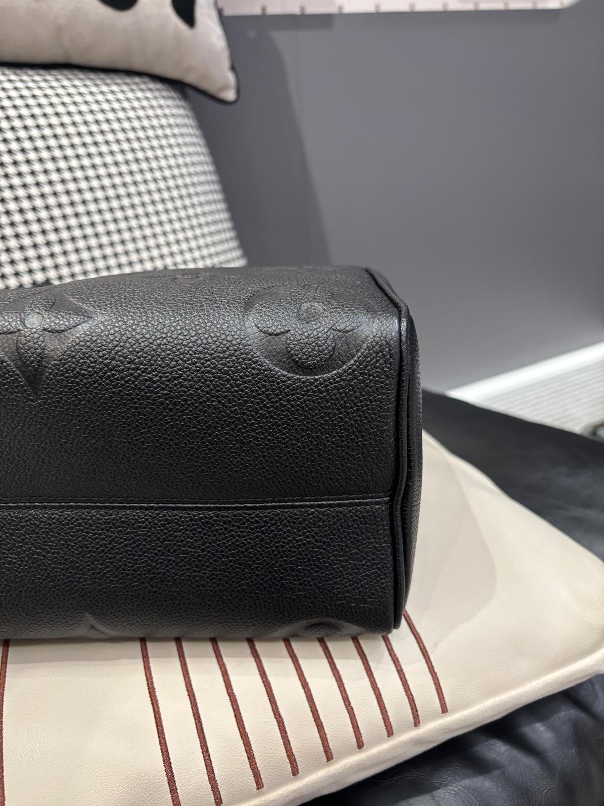 LV speedy Bandoulière 25 calfskin 100%Authentic, 98%New  ✅Key Lock ✅Dust bag