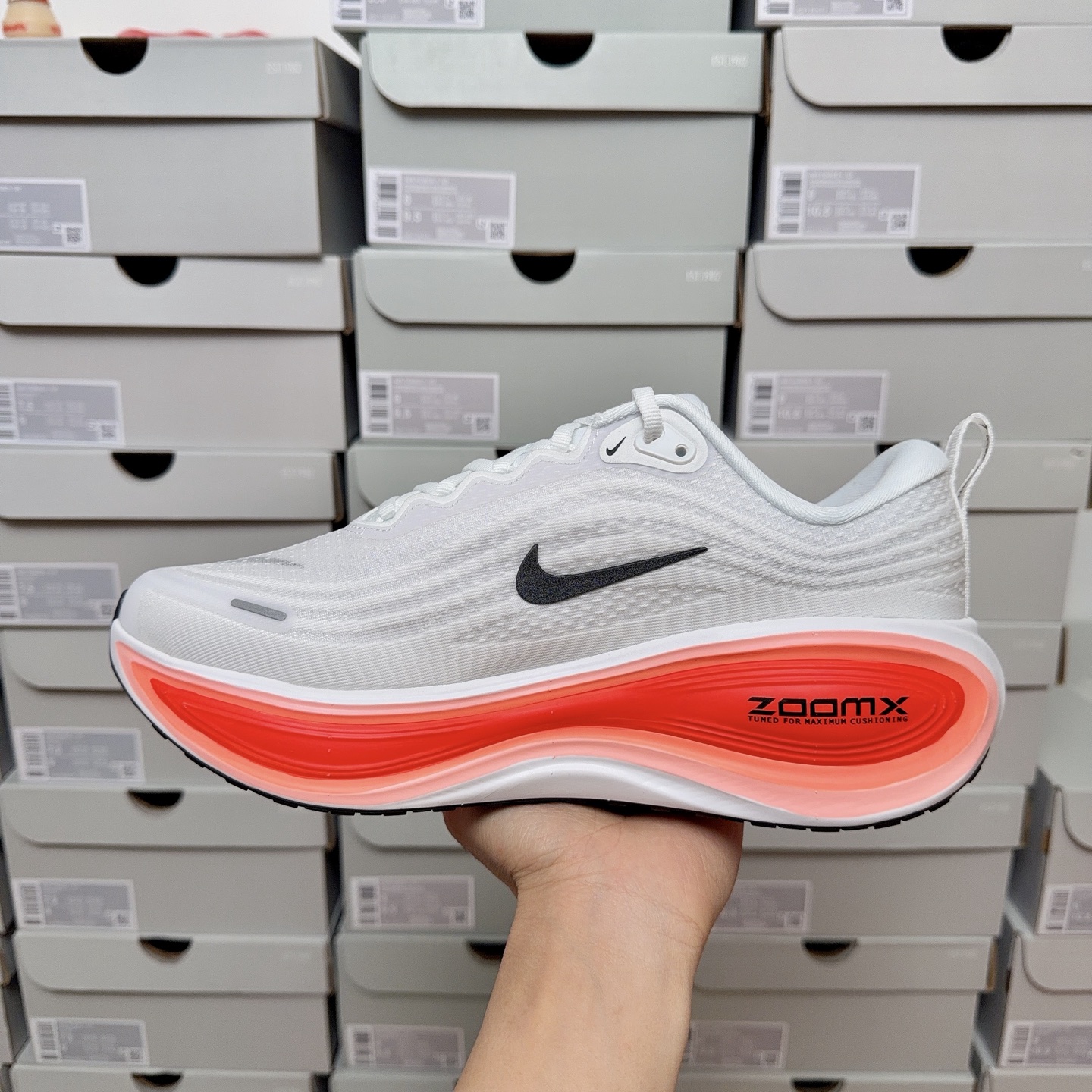 Nike Vomero Plus HV8150-100