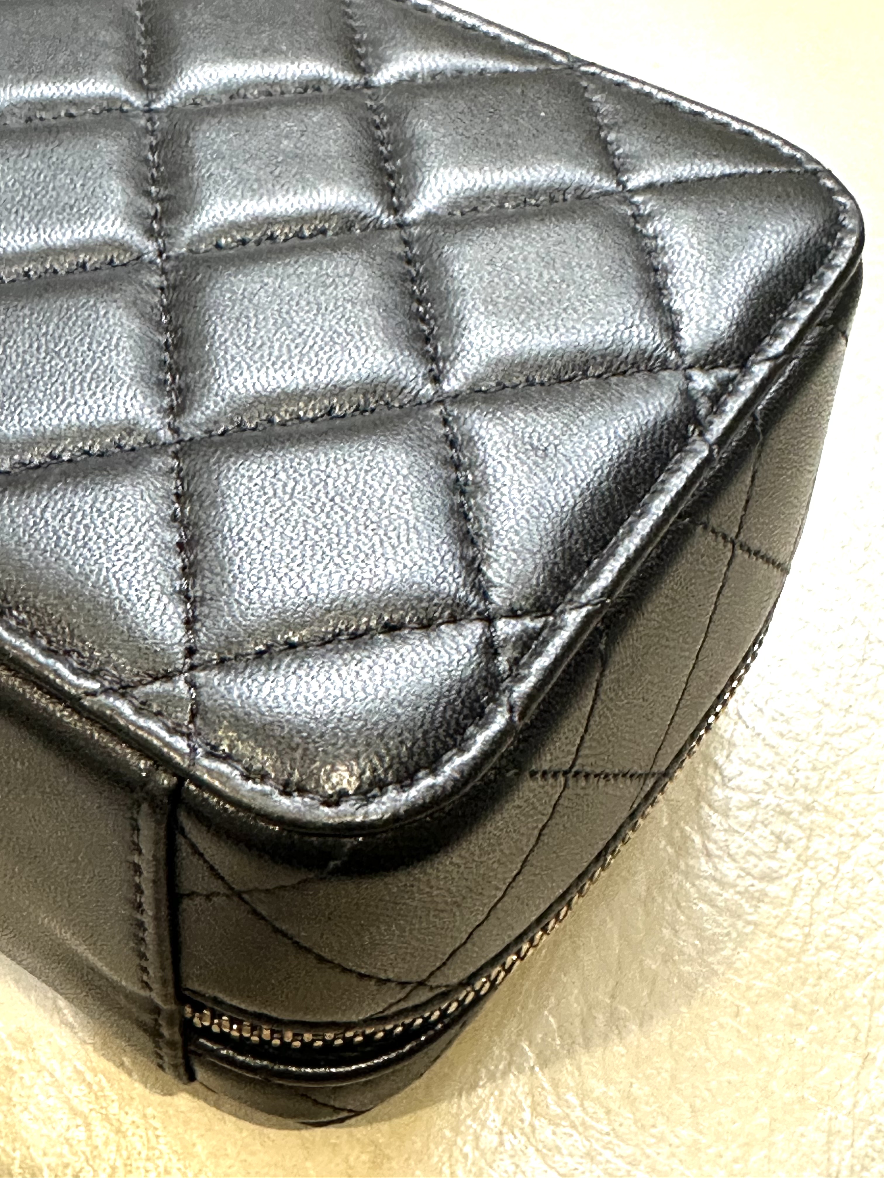 Pre-owned Chanel Pearl Crush Camera Bag / Product Code: 26040502