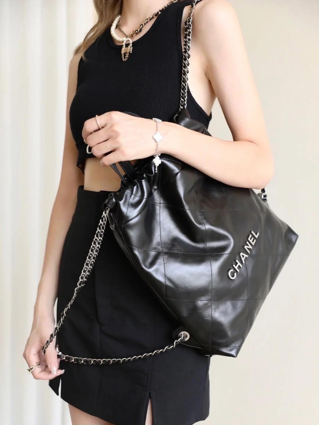 Chanel 22 backpack small 黑色銀字, 100%Authentic, 98%new ✅收據副本✅Dust bag