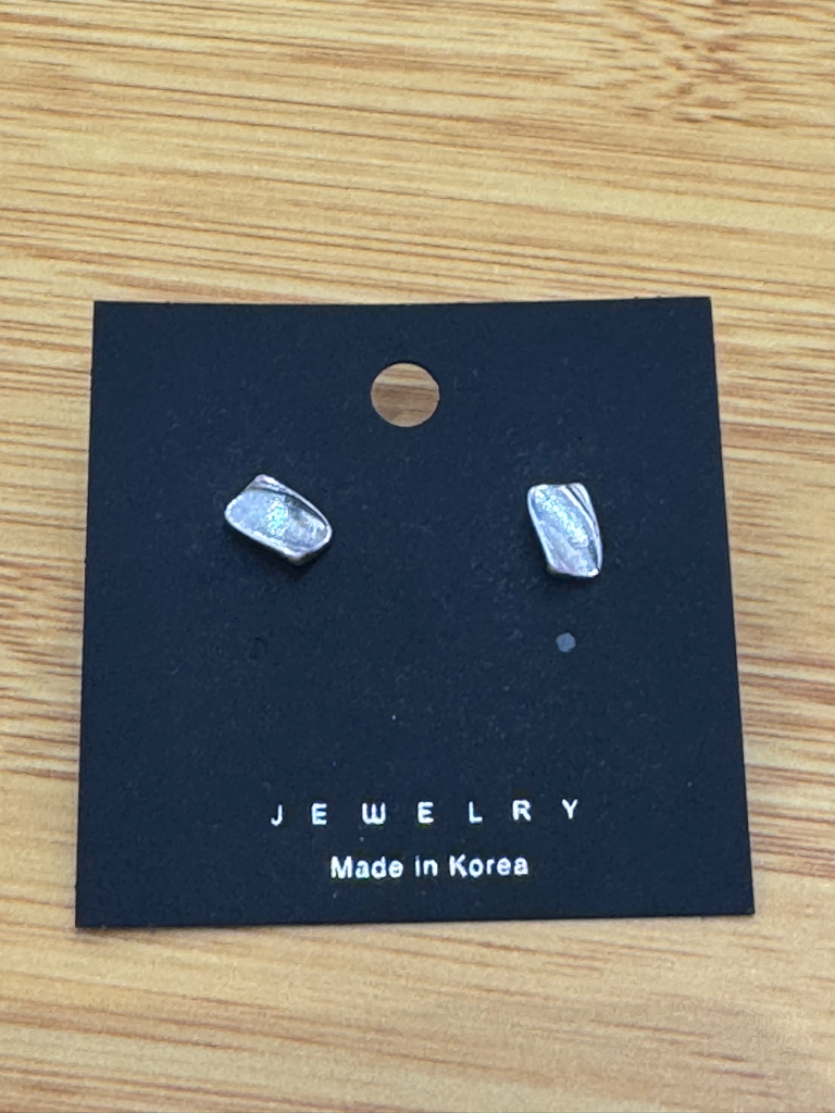 Ocr Curve Square Vintage Stud Earrings