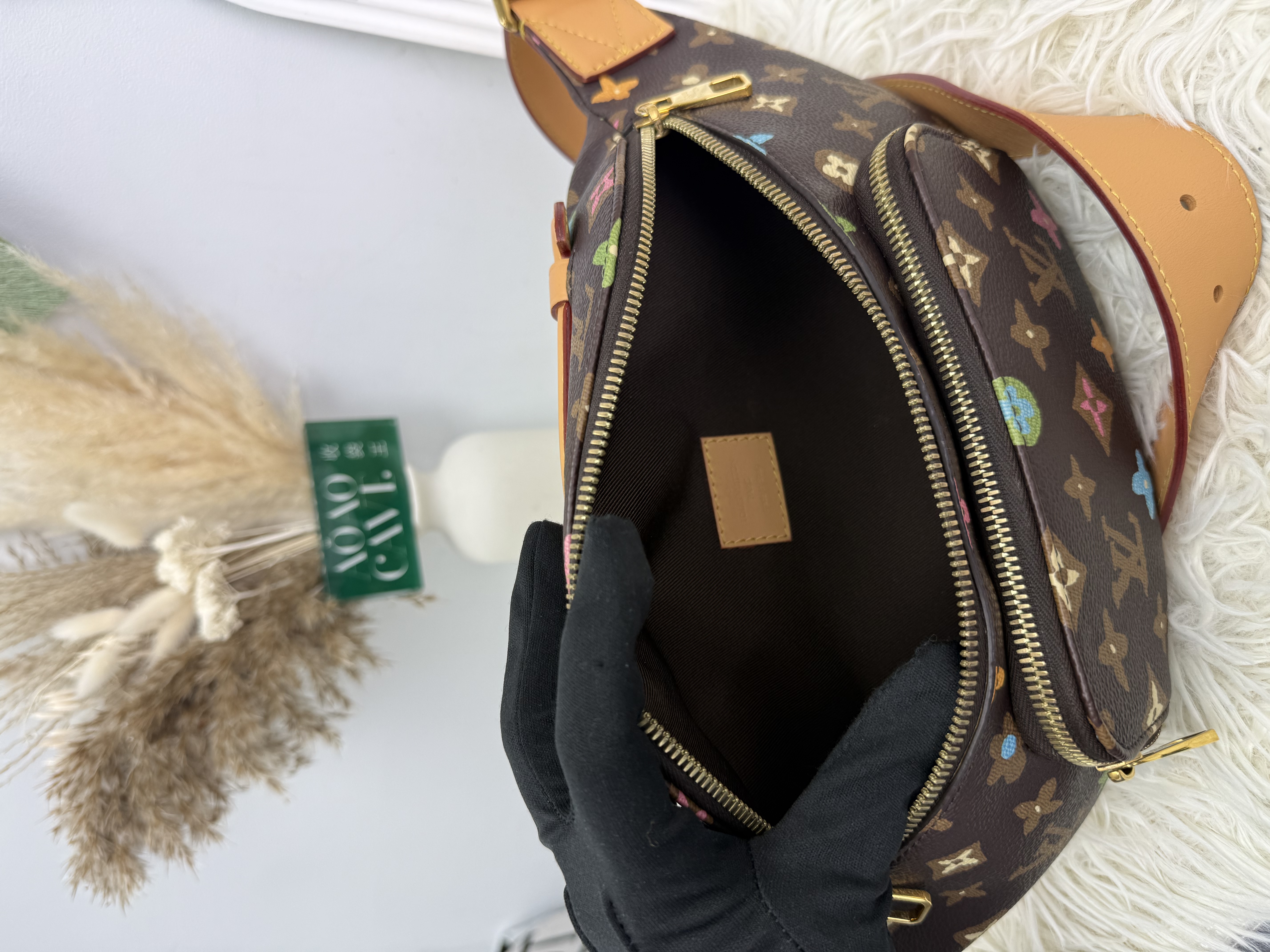 Lv❣️ PRE OWNED 🛍️ Tyler聯名款心口包 手繪彩色老花塗鴉🤎 