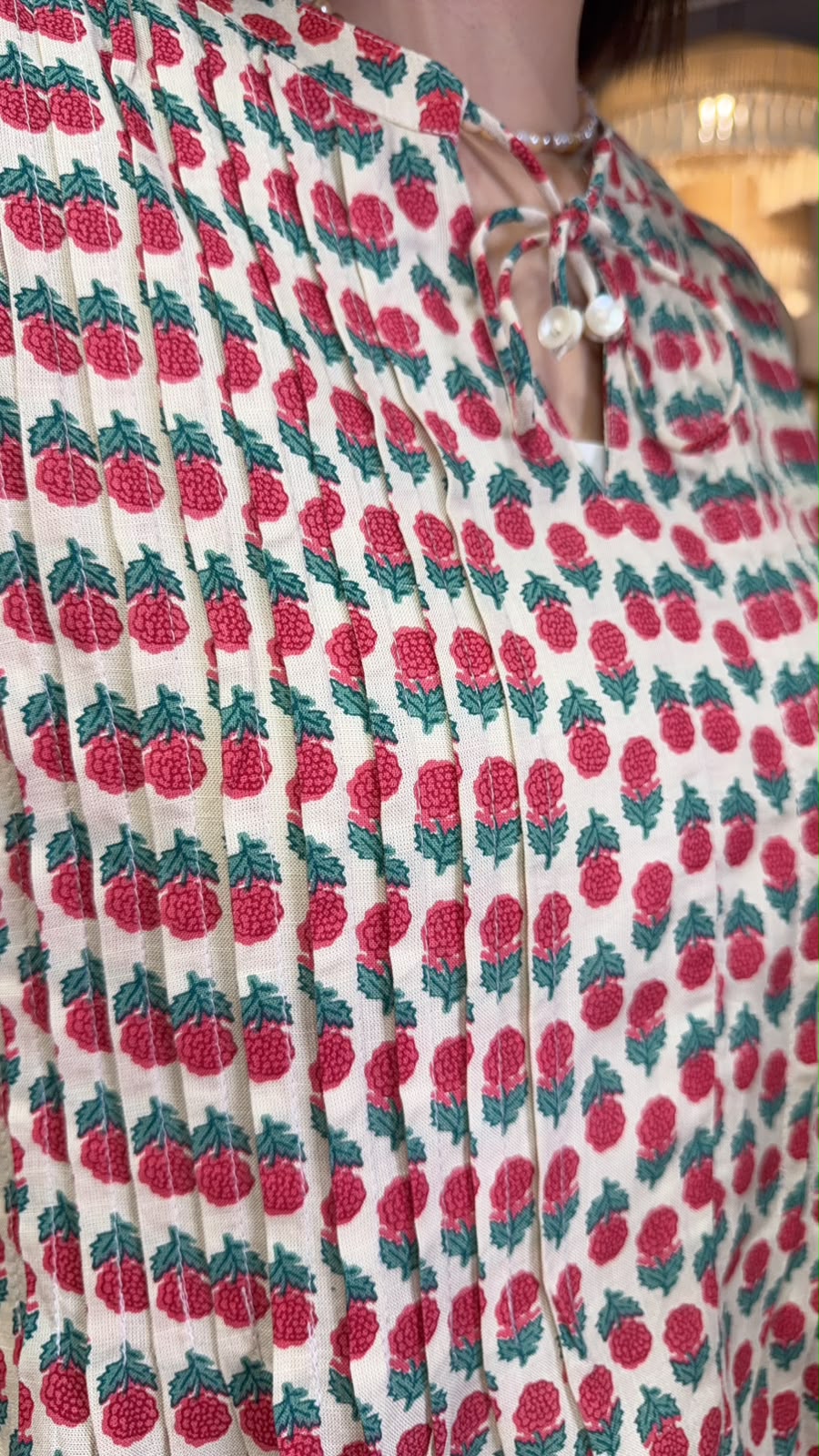 3143 Red Little Rose Pleated Top 18"