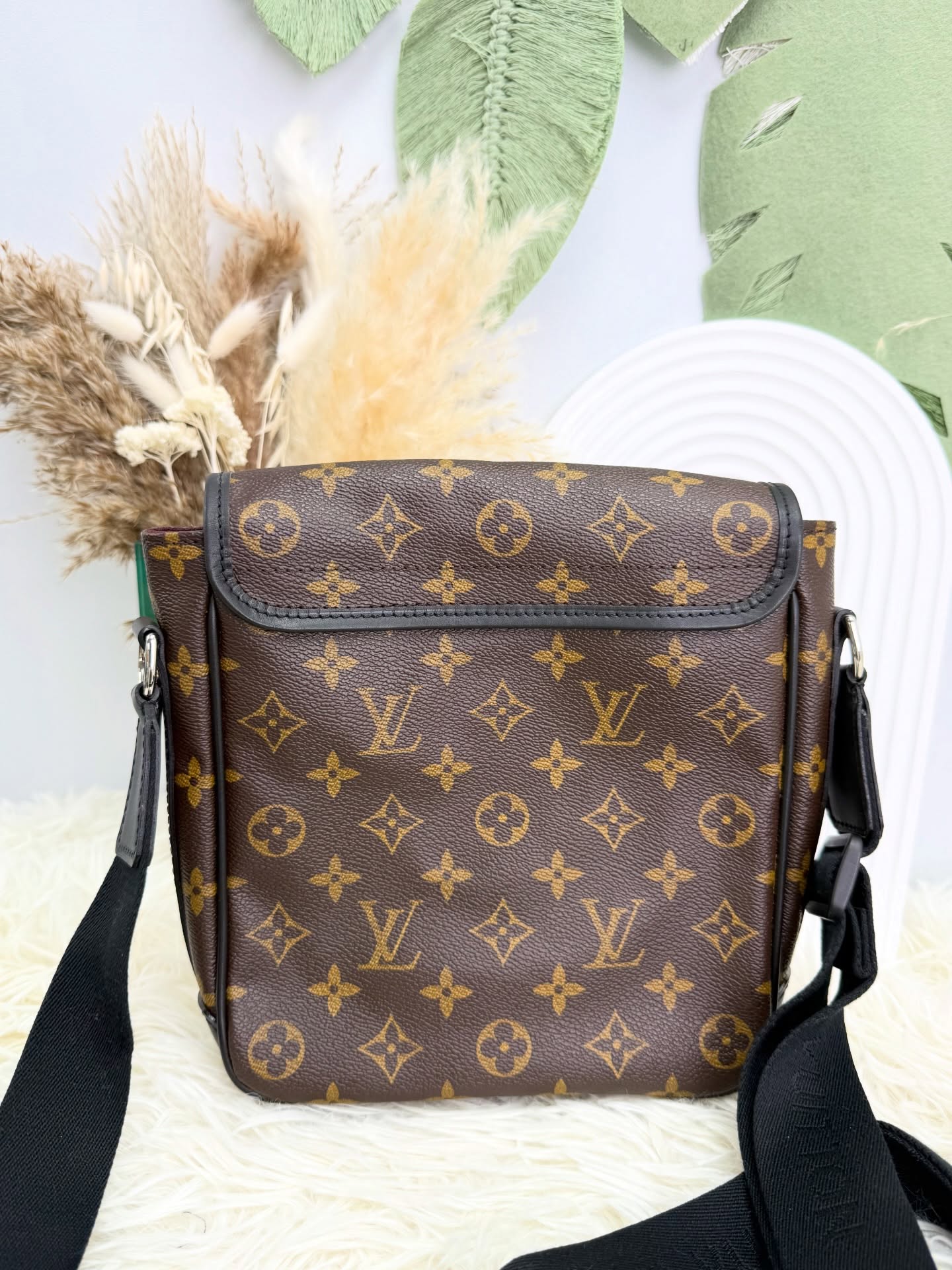 LV🤍PRE OWNED 🖤老花 District pm macassar 郵差包 