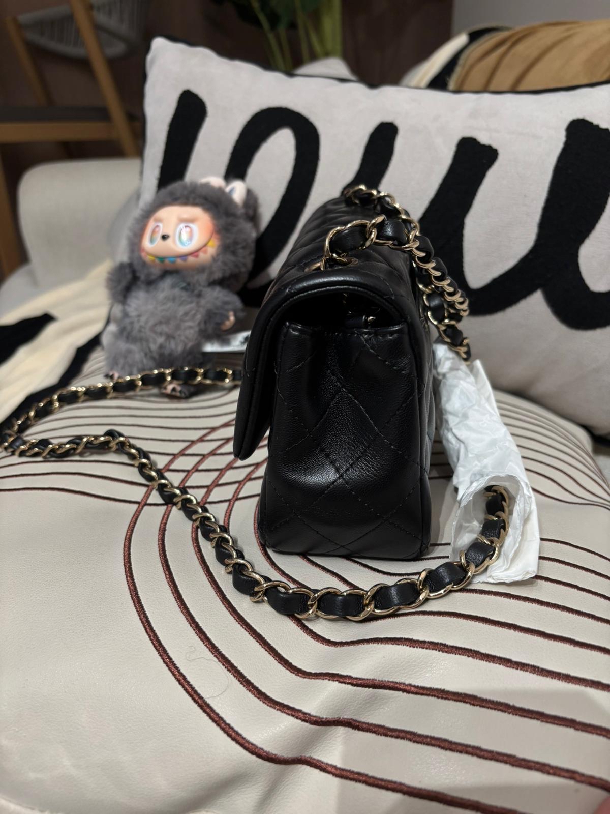 Chanel mini flap bag A69900黑金cf20,晶片 100%Authentic ,99%new ✅晶片✅塵袋✅box