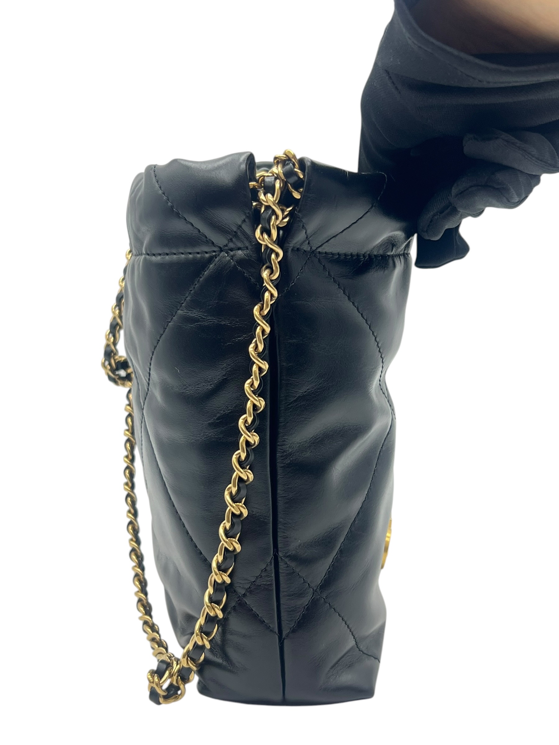 Pre-Owned CHANEL 22 Mini / Product Code:  061404