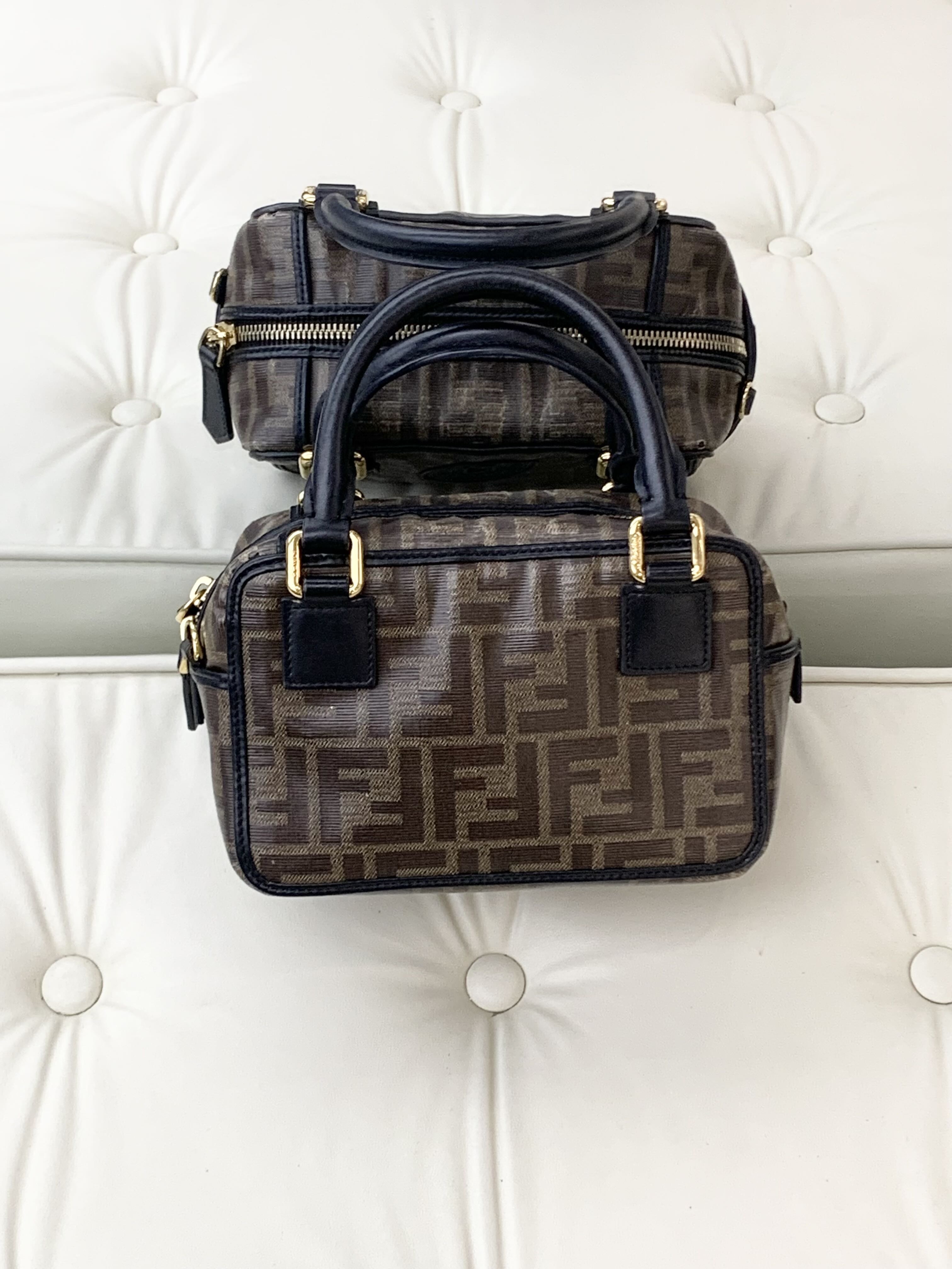 【預訂貨品】FENDI Zucca經典老花相機包