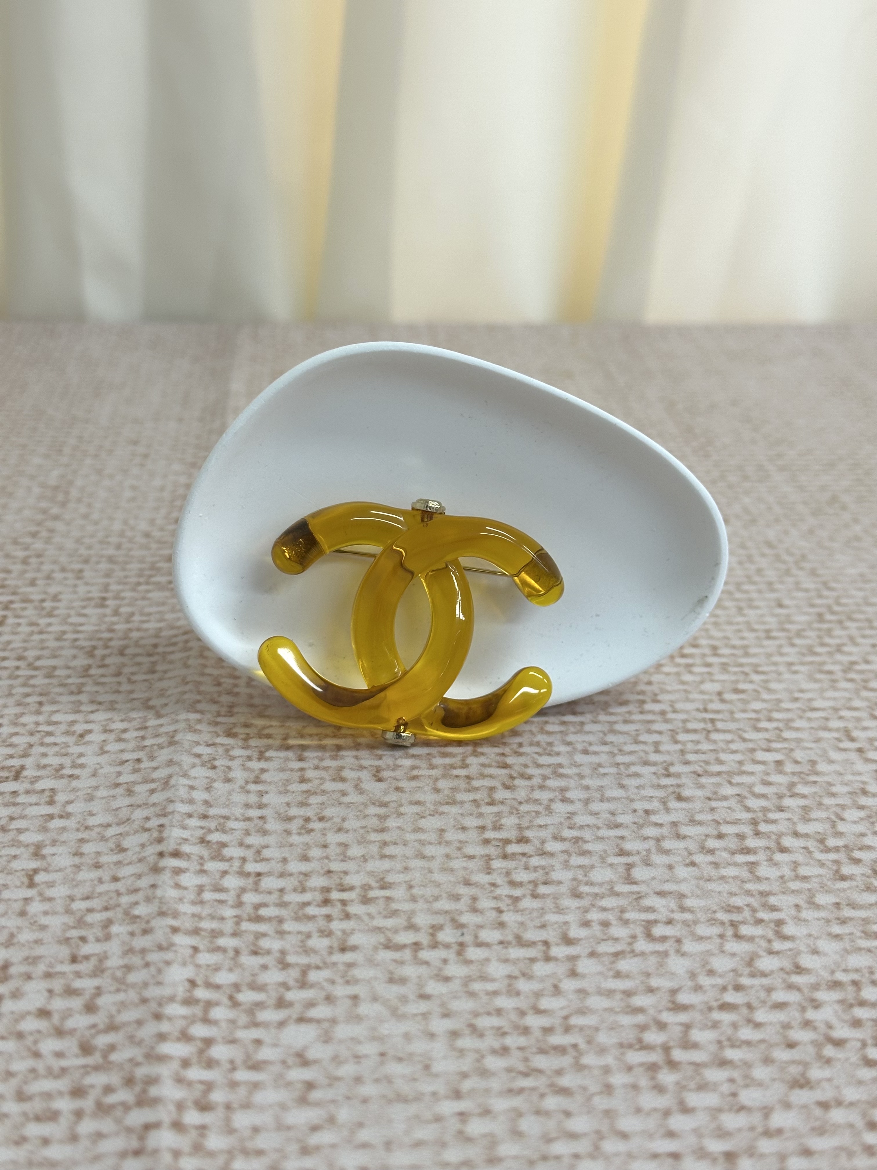 Pre-owned Chanel CC brooch/ Product Code: 26040602