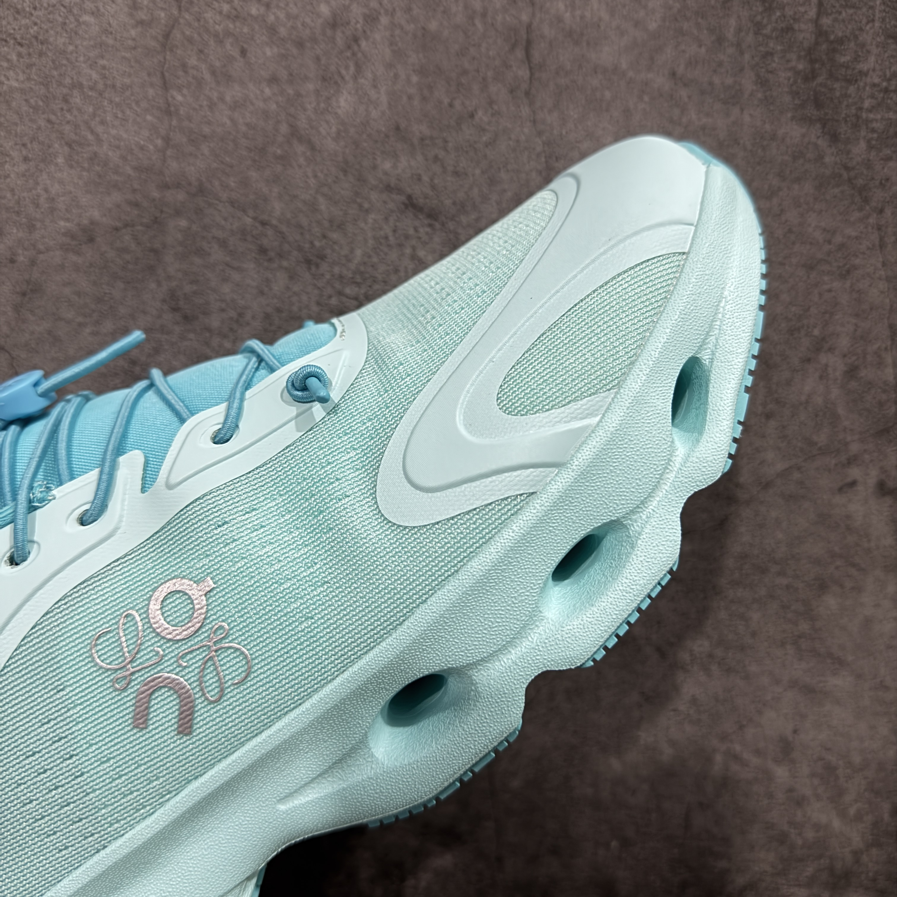 LOEWE x On Cloudsolo