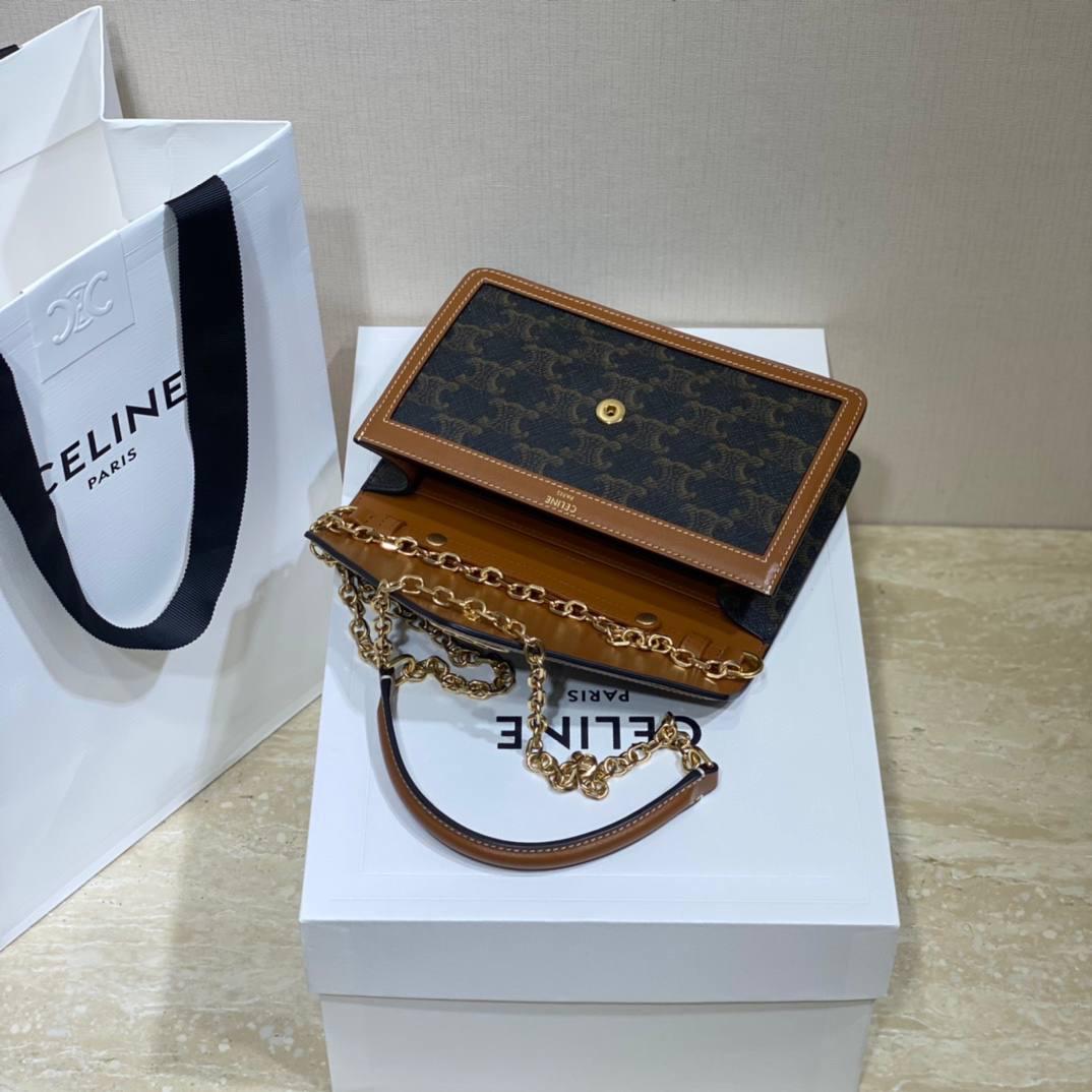 🔥大货实拍图 𝗖𝗘𝗟𝗜𝗡𝗘♥𝗠𝗔𝗜𝗟𝗟𝗢𝗡链条信封包 型号：10H422 尺寸：19.5*13*4cm