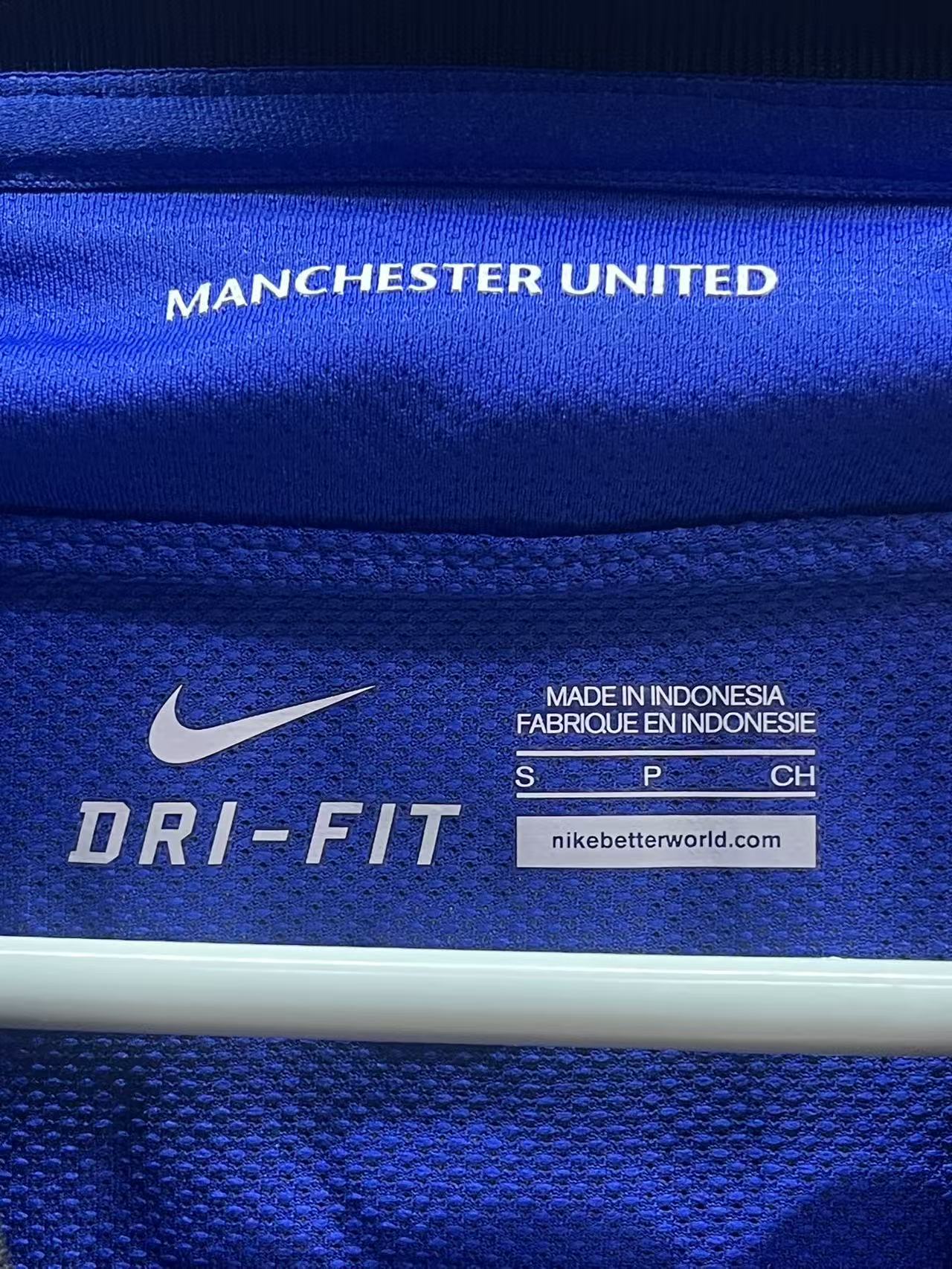 2011-12 Manchester United Away Shirt Size S "BNWT" 