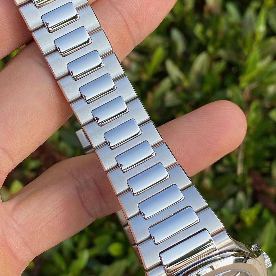 女表鹦鹉螺PP7118上市。接受预订！！ 依旧是324SC一体29钻机芯。 第一批少量上市。