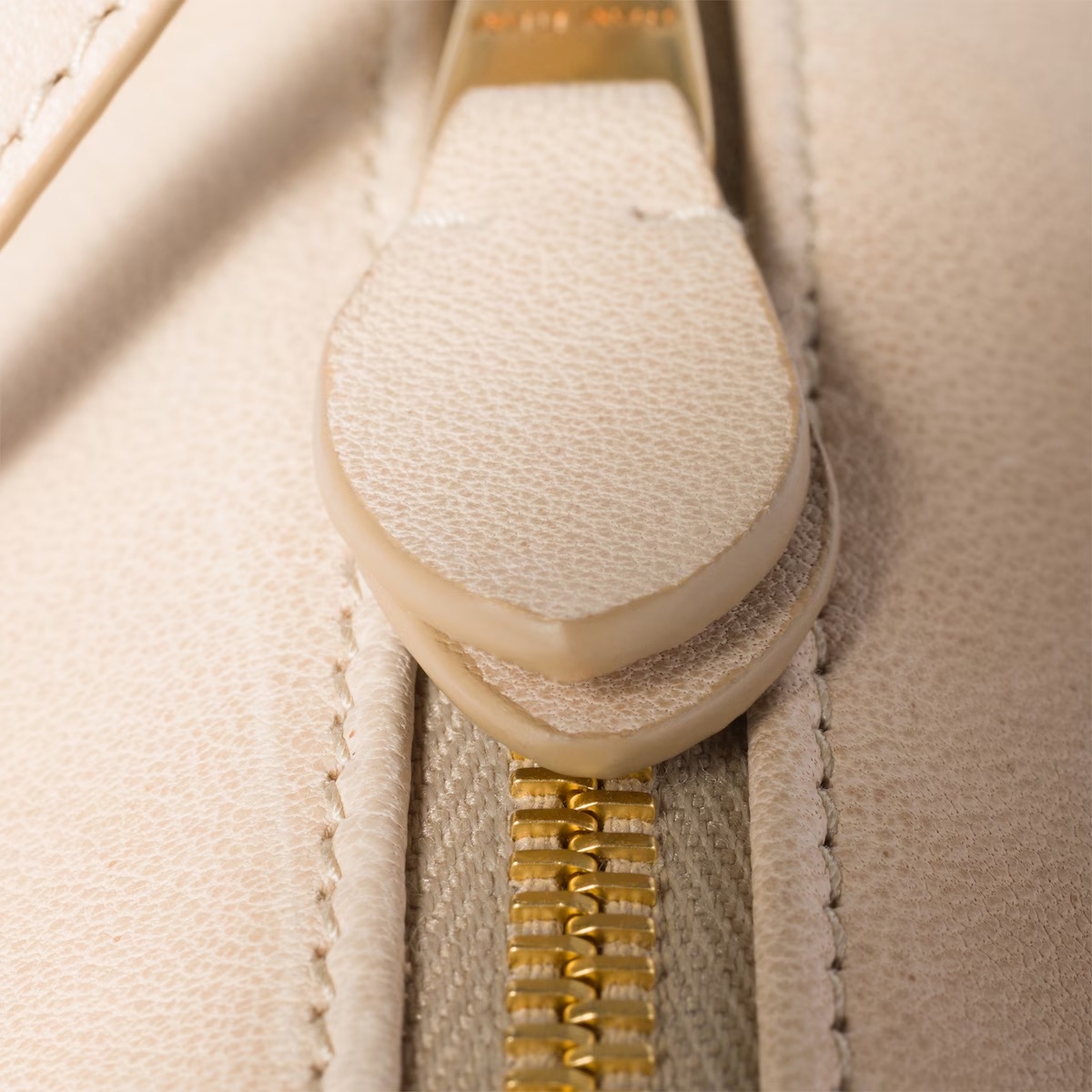 Miu Miu 女士 徽標單肩包均碼碼22cm*9cm*9cm