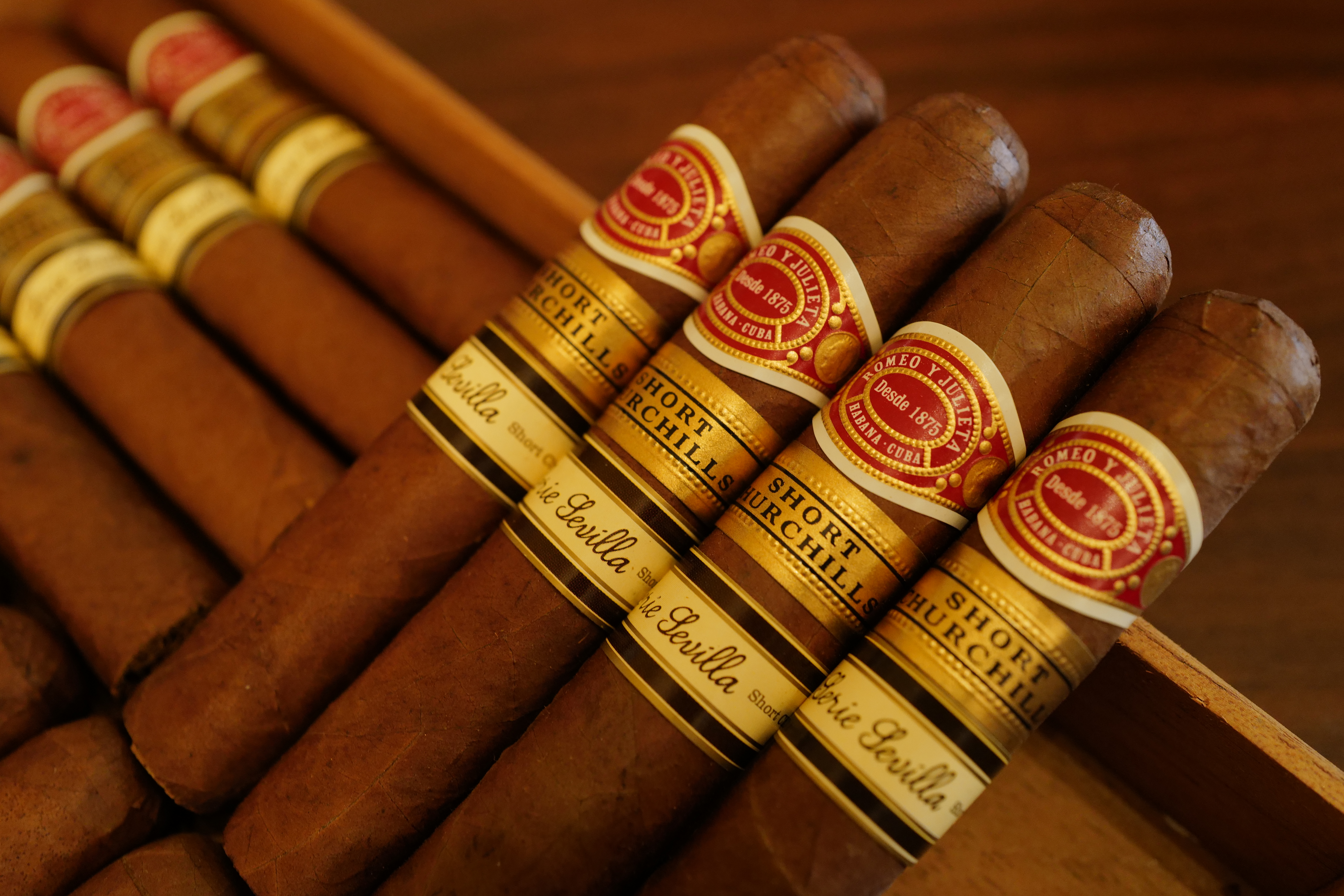 Romeo y Julieta Short Churchill Serie Sevilla Cigar Jar 19s (2012)