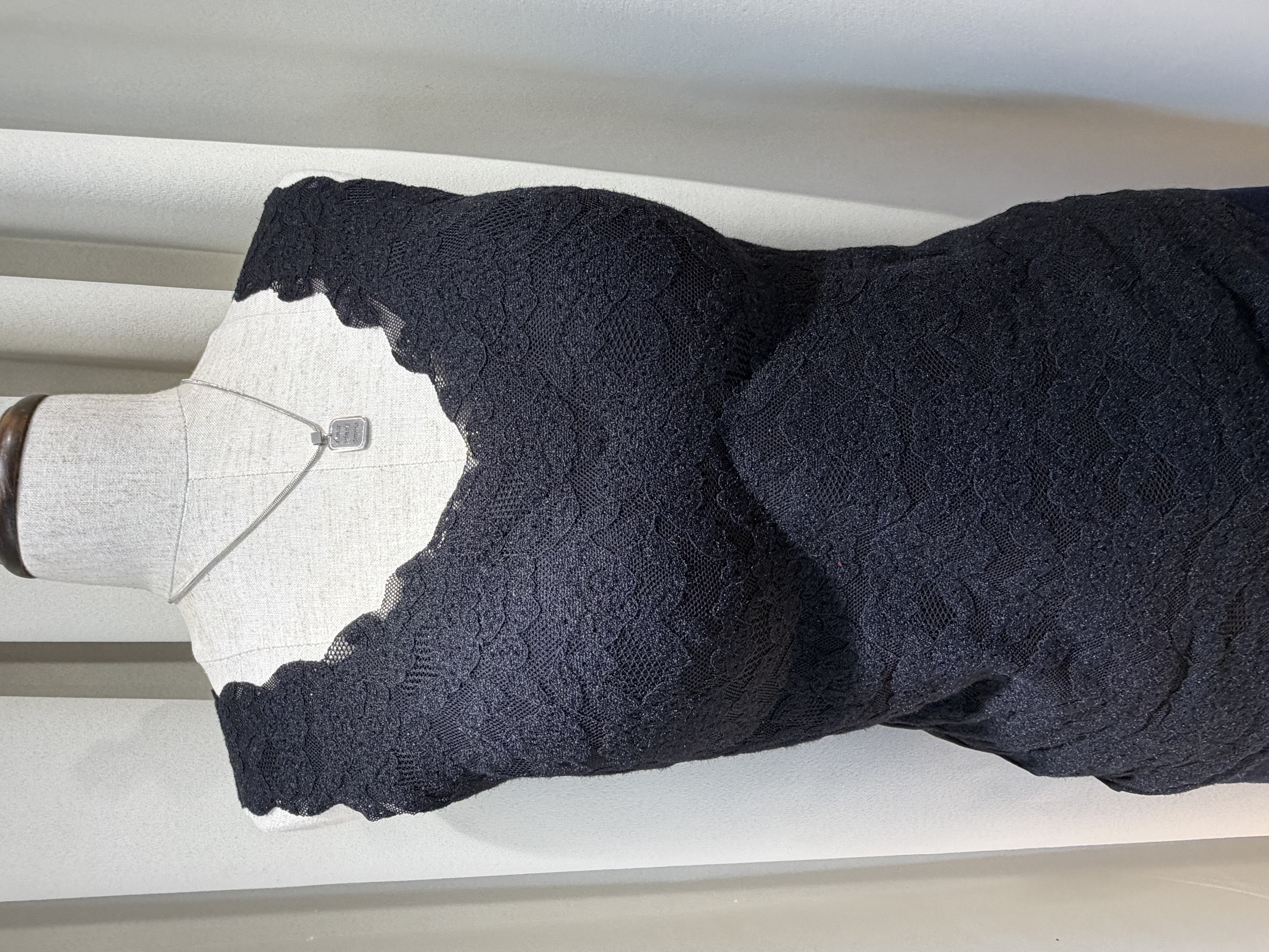 黑色蕾絲帶胸墊背心