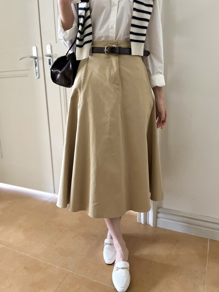 The Signature Flare Skirt (Beige)
