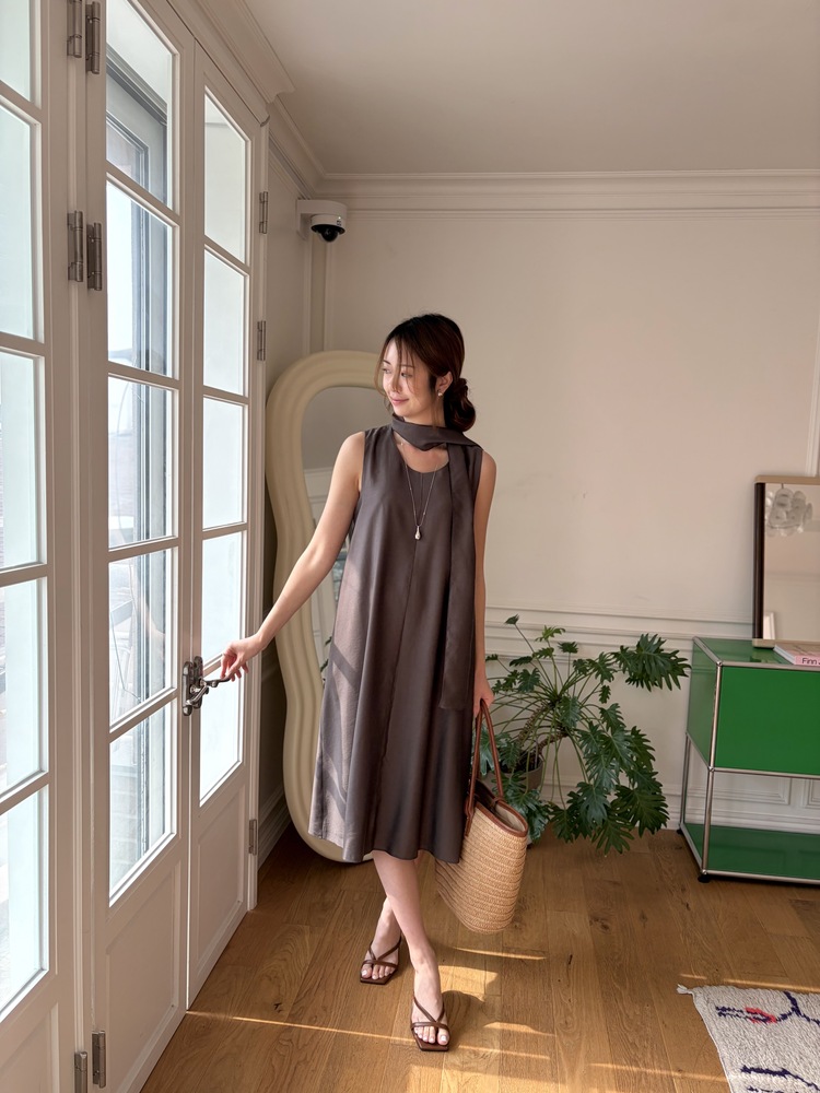 The Flowy Scarf-Detail Dress (Brown)