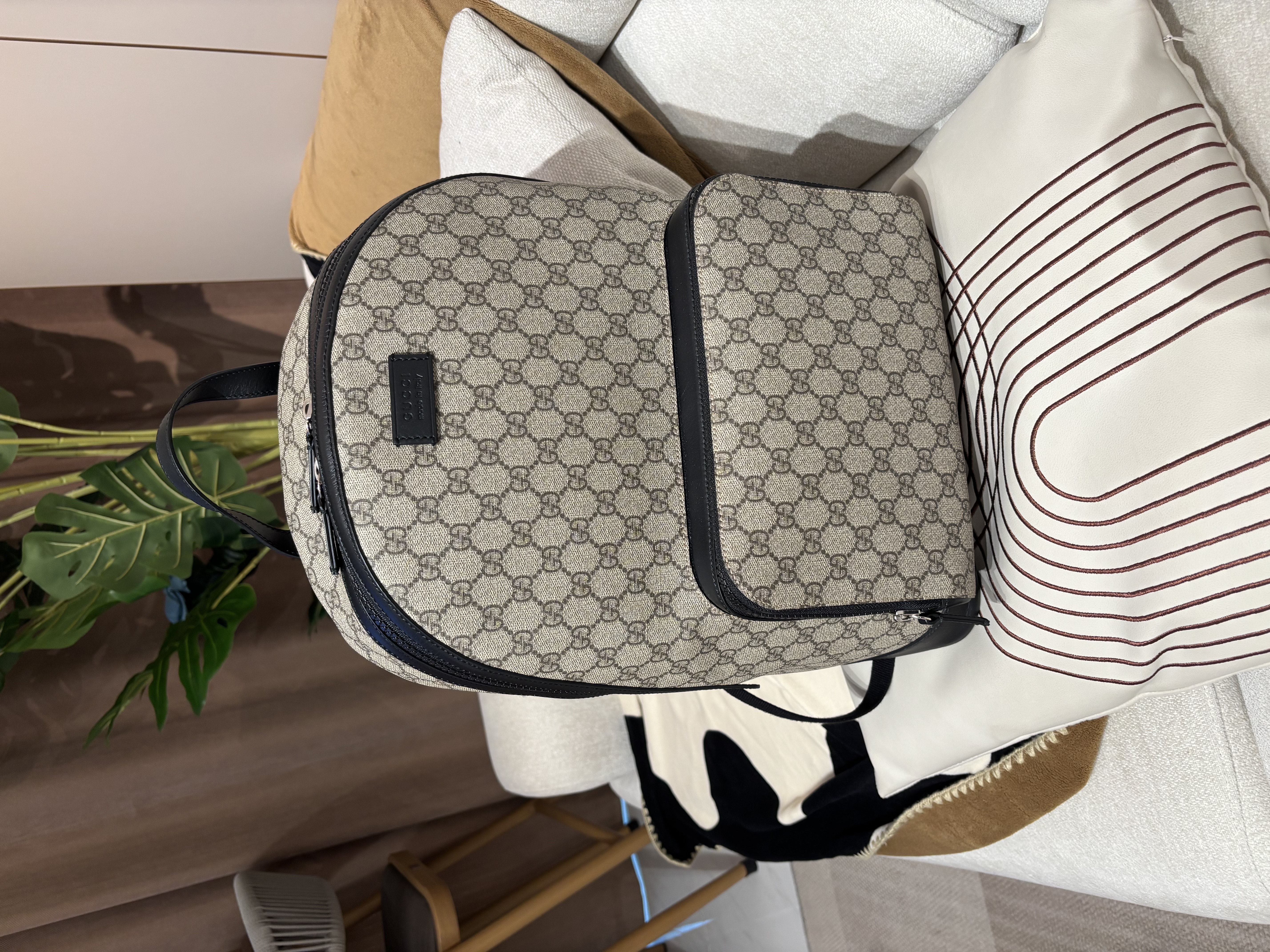  Gucci GG supreme Backpack 406370 100%Authentic ,98%new✅dust bag