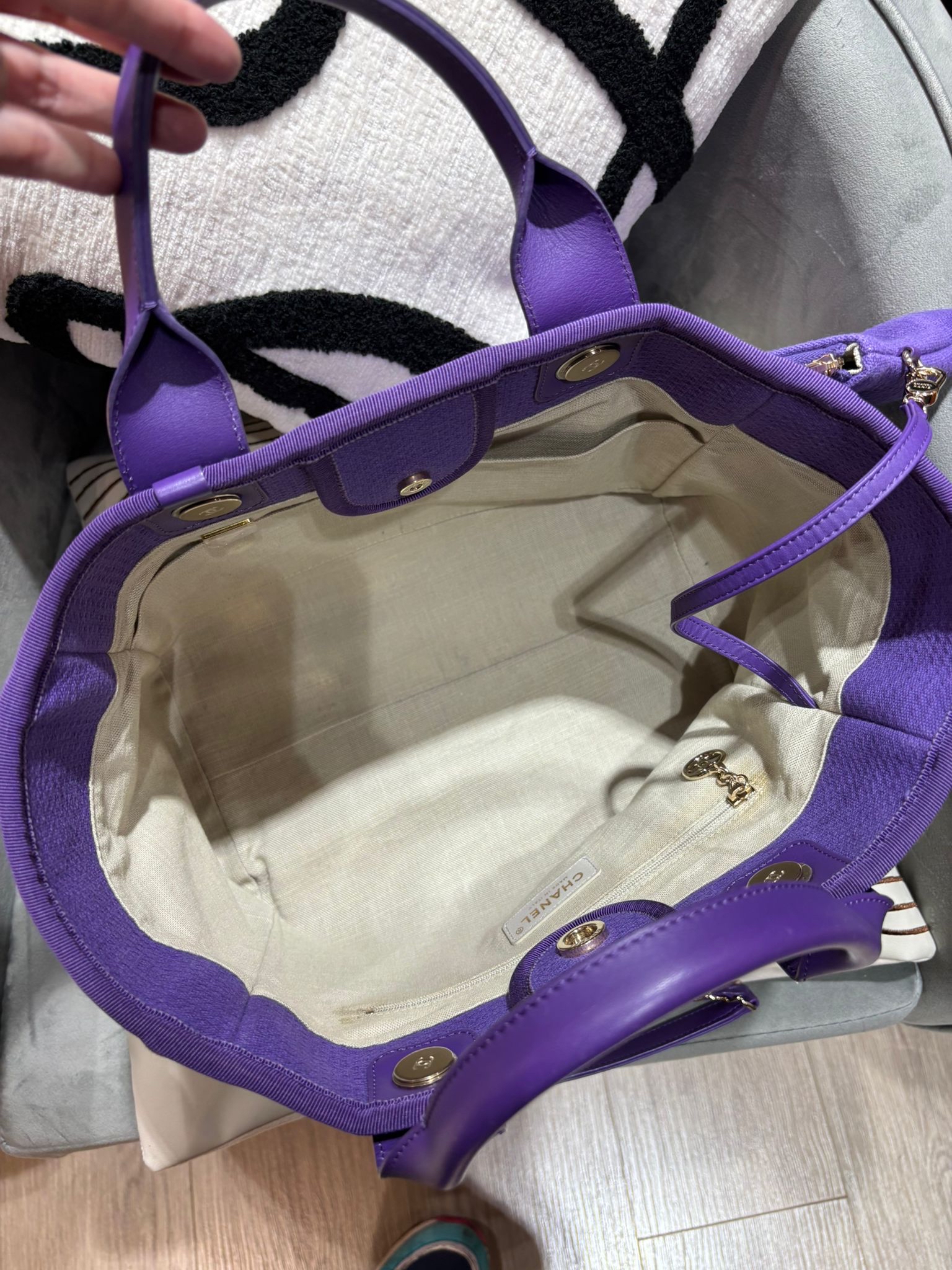 Chanel Deauville Tote Bag Small 100%Authentic, 95%New ✅晶片✅Pouch✅Dust bag