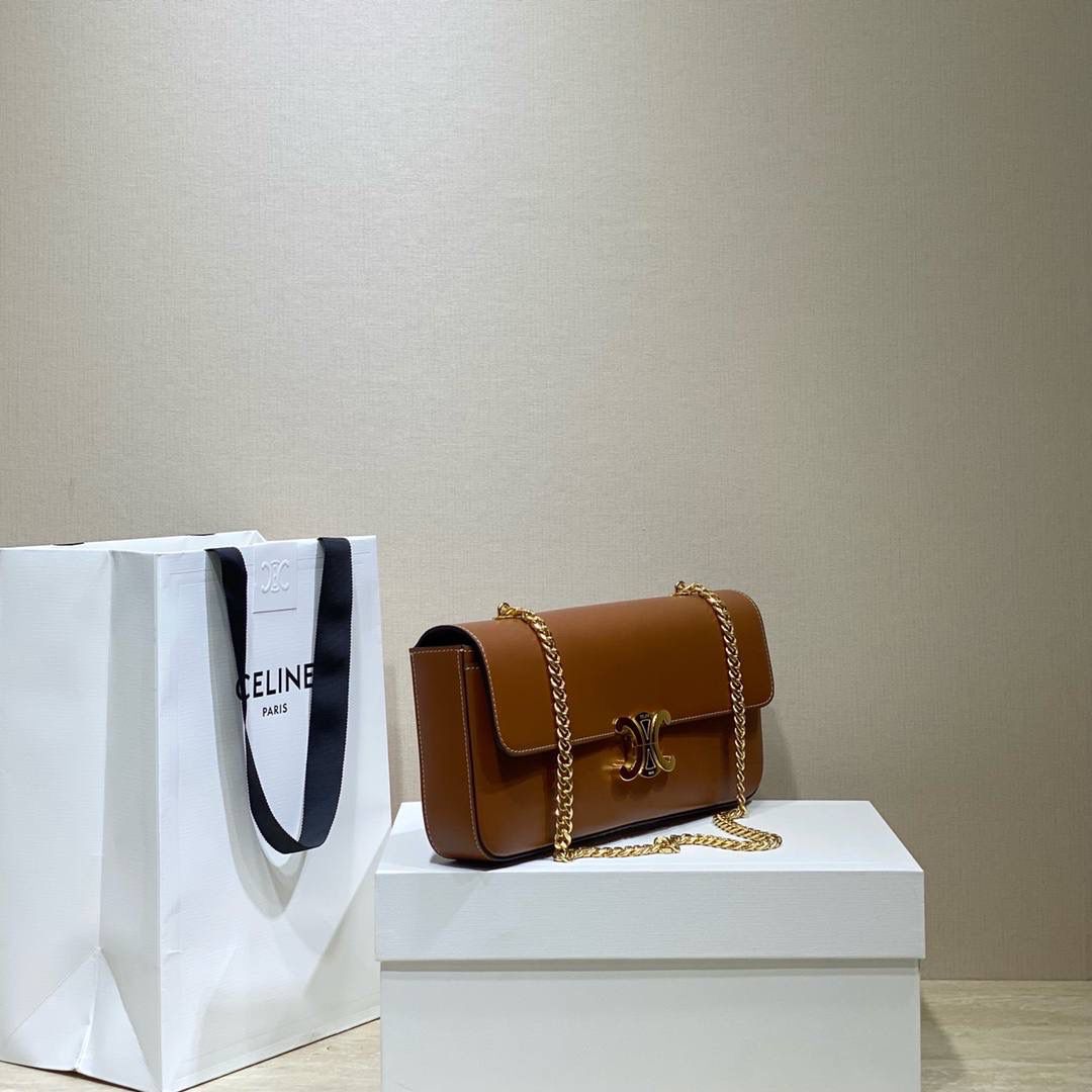 🔥大货实拍图 𝗖𝗘𝗟𝗜𝗡𝗘 ♥ 亮泽牛皮革链条包 型号：197413 尺寸：33*13*5cm