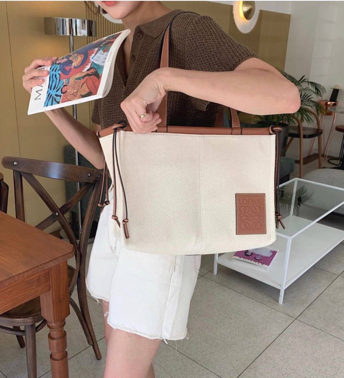 * 𝘊𝘶𝘴𝘩𝘪𝘰𝘯 𝘵𝘰𝘵𝘦 小号 尺寸:32-24-16cm 编码:702001小号布配棕 采用独家定制进口帆布拼进口小牛皮，搭配独家定制进口条纹内衬tote 购物袋 上班通勤款💯分，属于仙女们闭眼就可以入的款✌✌