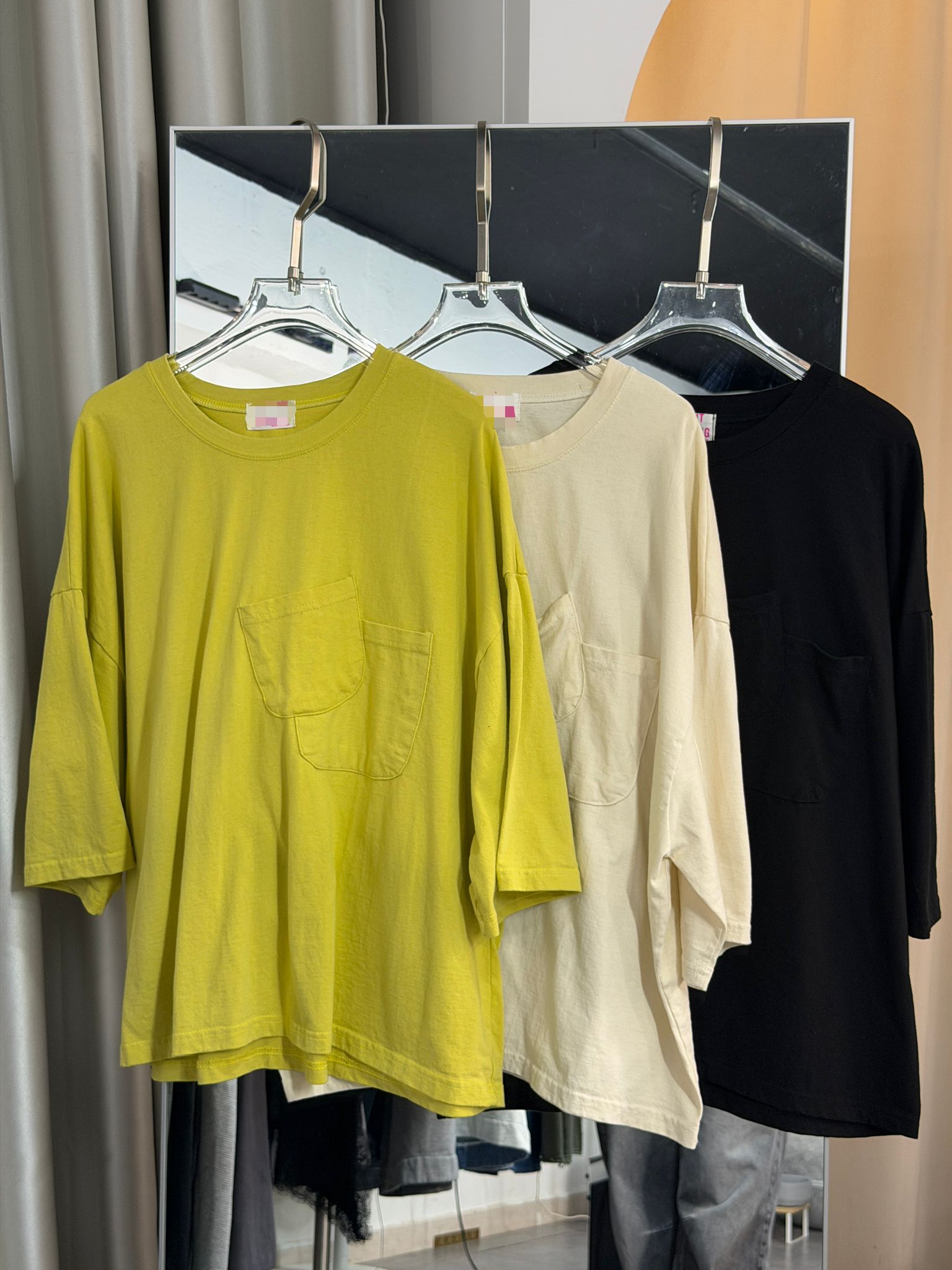 簡約寬鬆口袋T恤