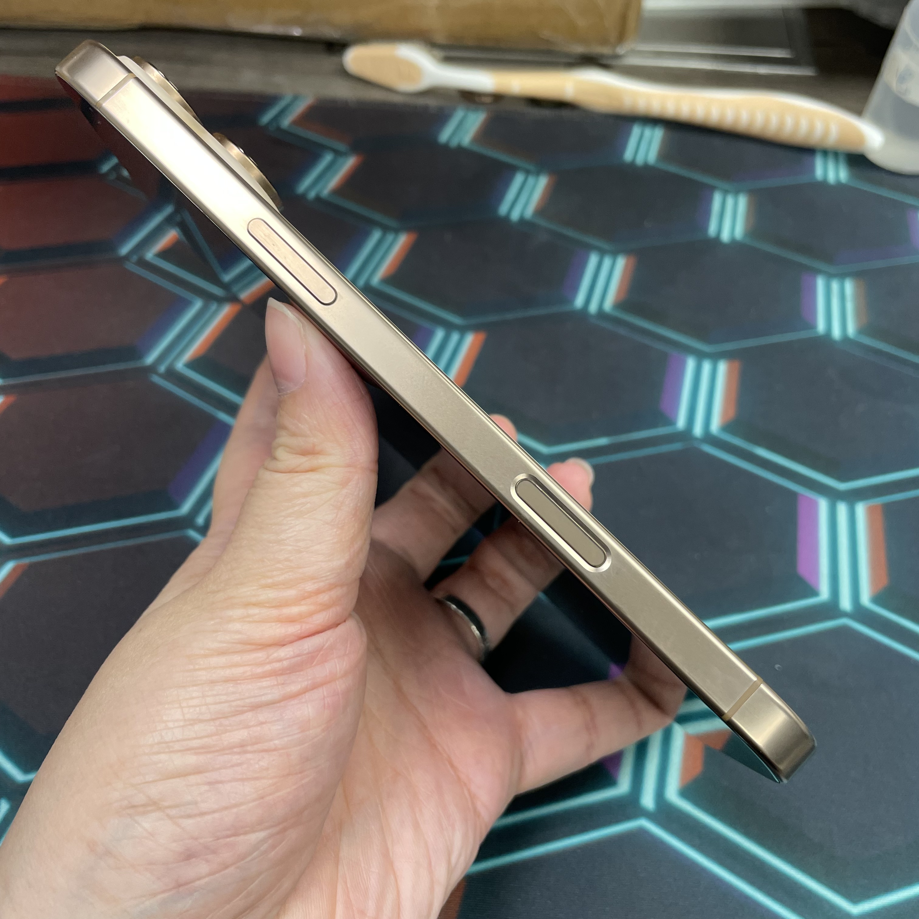 *8340 16 Pro max 完美機 256GB 電94 沙色 gold