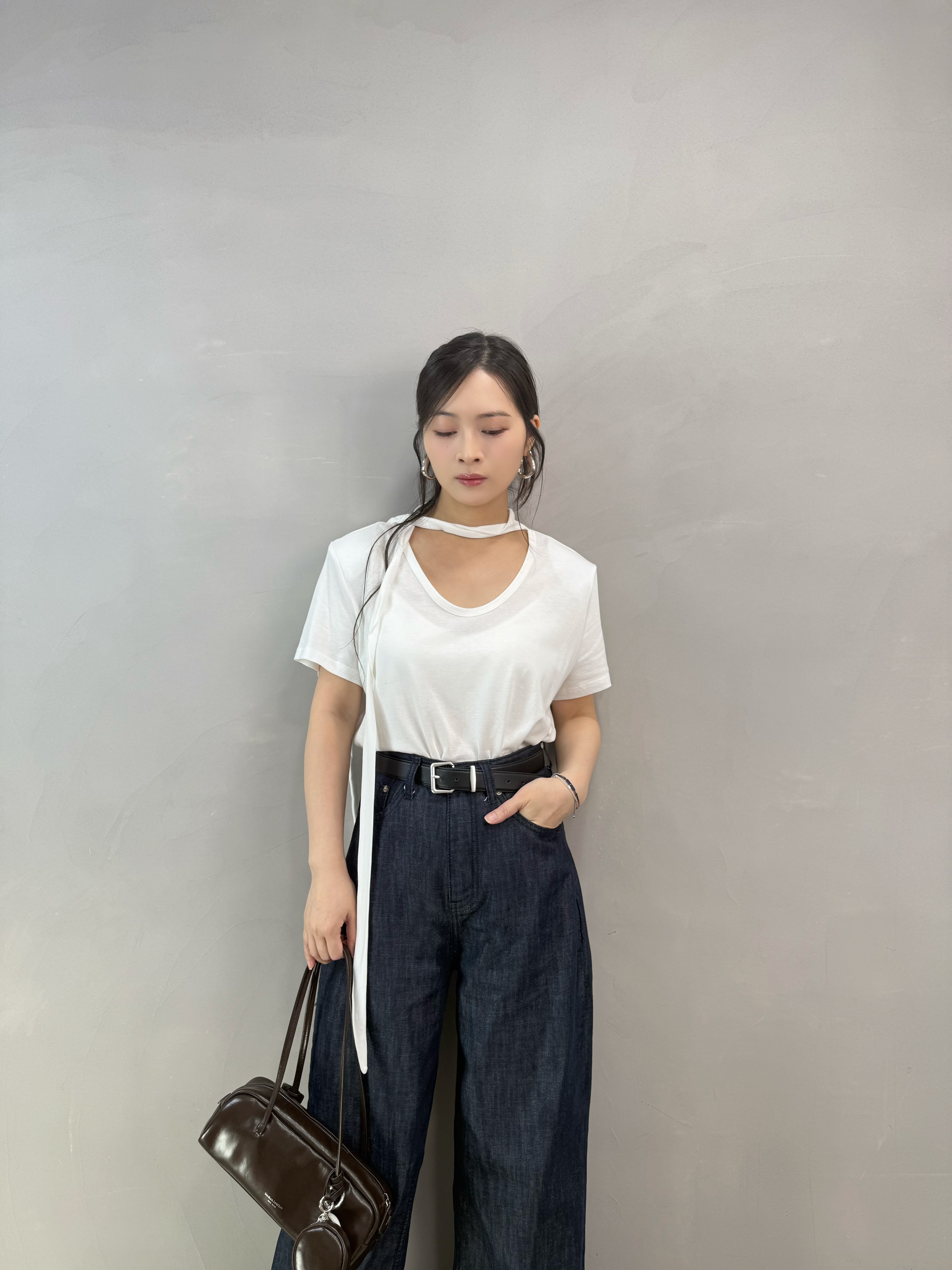 C15 U領頸帶Tee